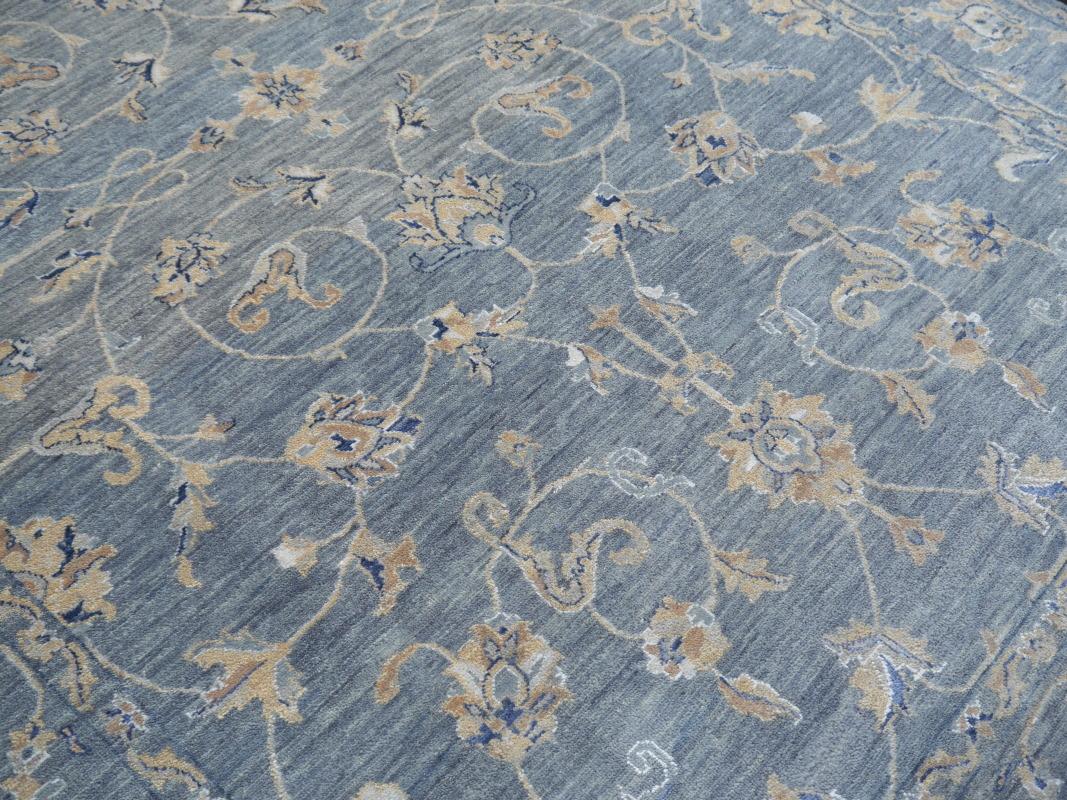 Zeitgenssischer Teppich im Farahan Sarouk-Design in Grau, Blau und Beige, handgeknpft im Angebot 9