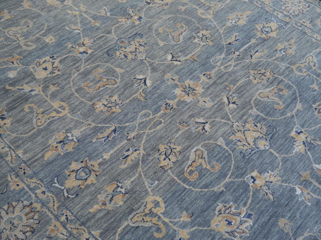Zeitgenssischer Teppich im Farahan Sarouk-Design in Grau, Blau und Beige, handgeknpft im Angebot 10
