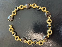 Faraone Halskette aus 18 Karat Gelbgold, Emaille und Hämatit, A Link