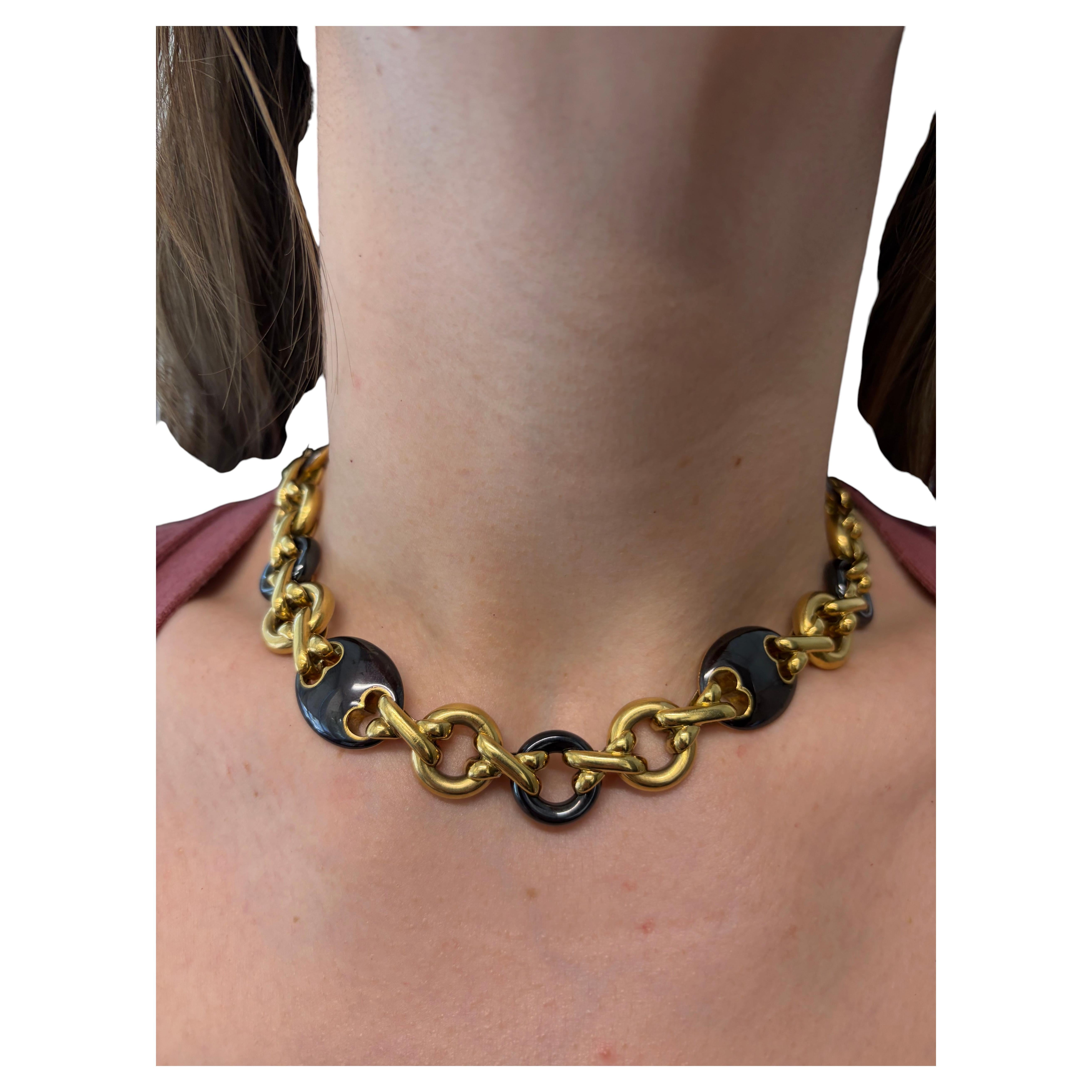 Faraone Collana a maglie in oro giallo 18 carati, smalto ed ematite, stile vintage in vendita