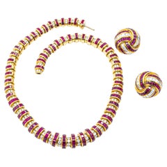 Conjunto de collar y pendientes de diamantes y rubíes Faraone