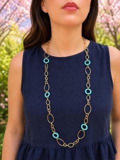 Faraone Mennella: collana lunga in oro 18 carati con maglie aperte, anello rotondo e pietre turchesi