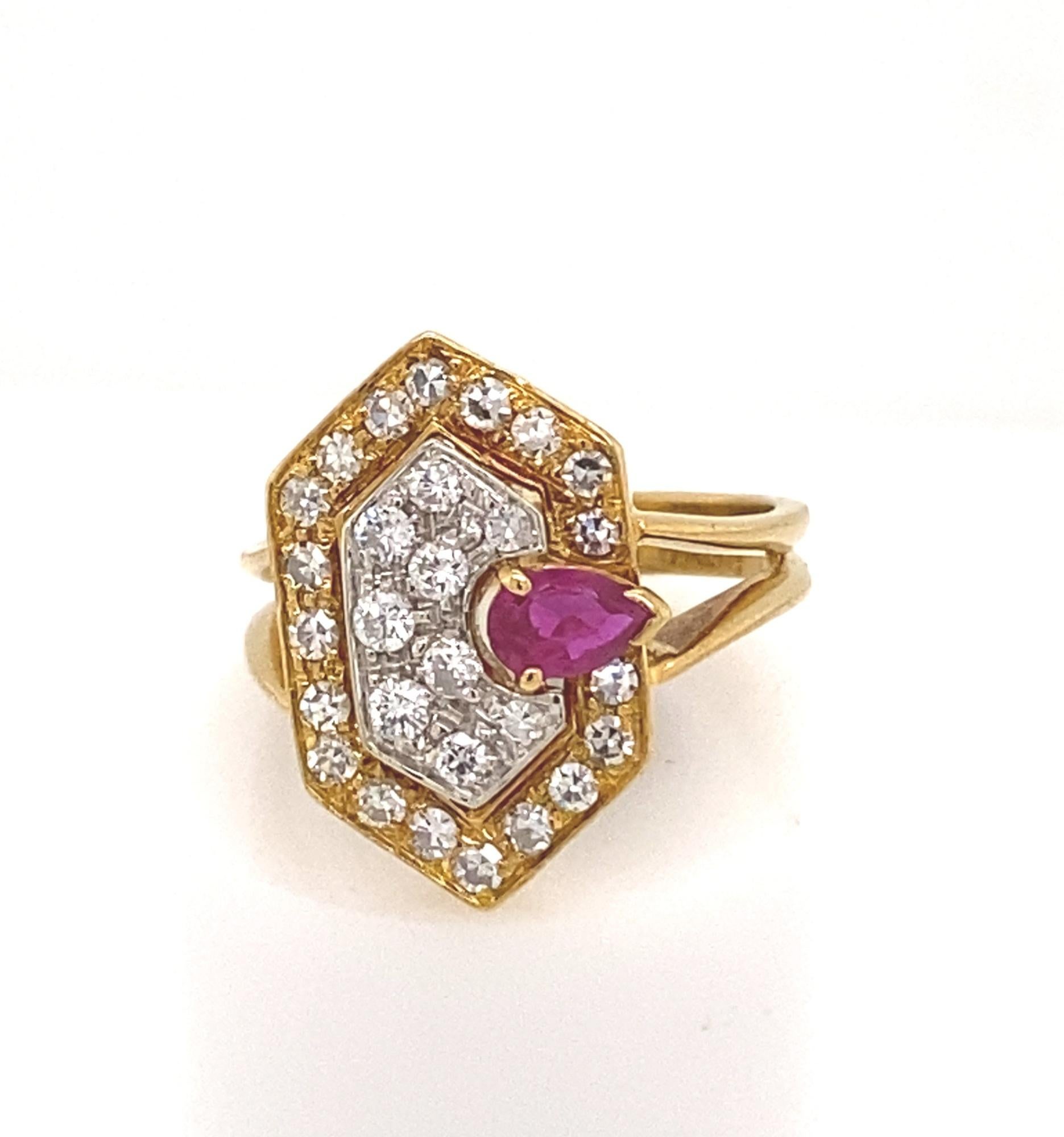 Faraone Mennella 18K Gold Ruby & Diamond Cocktail Ring In Good Condition For Sale In Woodland Hills, CA