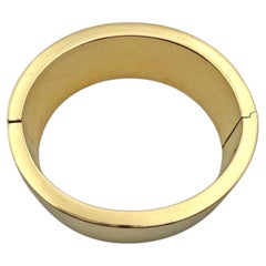 Bracelet rigide large et plat Faraone Mennella en or 18 carats