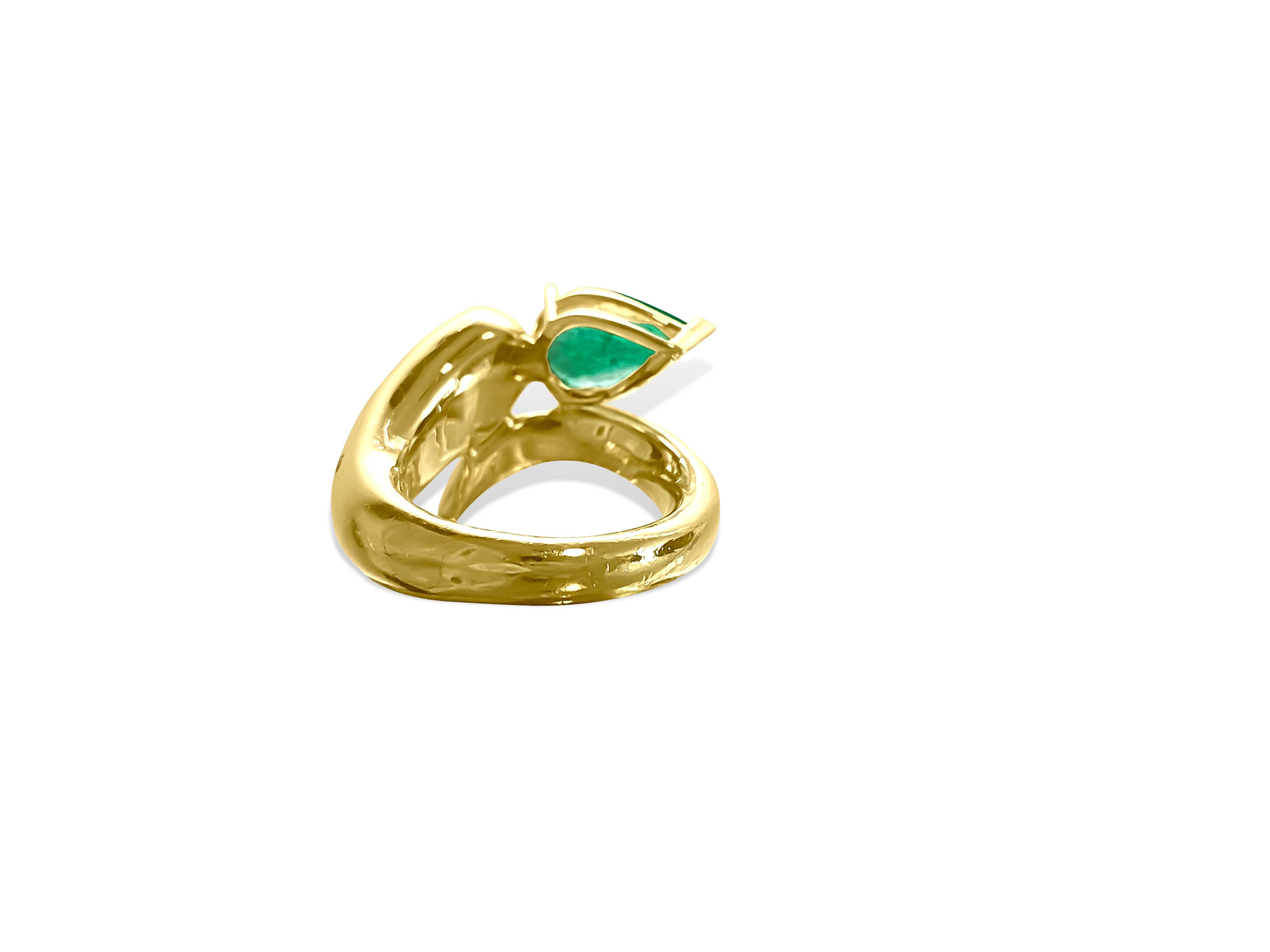 Indulge in luxurious 18k yellow gold, this vintage ring by Faraone Mennella showcases a breathtaking 2.00ct pear-shaped Colombian emerald, exuding natural beauty and elegance. Adorned with sparkling round brilliant cut diamonds totaling 0.35 carats,