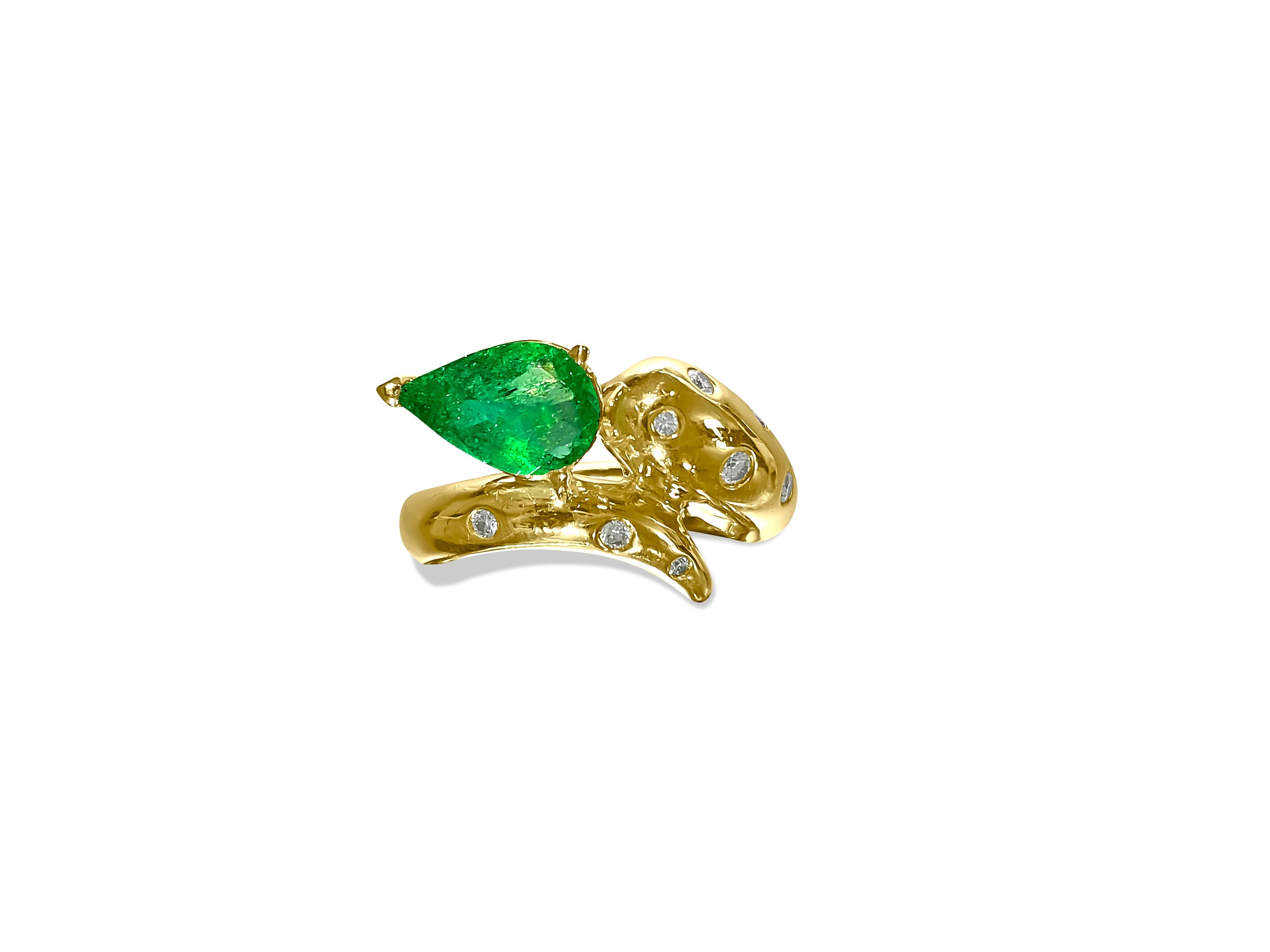 Faraone Mennella Snake Design Emerald Diamond Ring 18K In Excellent Condition For Sale In Miami, FL
