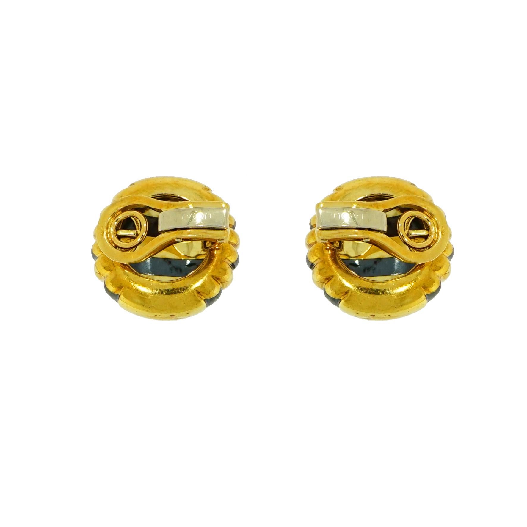 Contemporary Faraone Yellow Gold Striped Non-Pierced Clip-On Earrings For Sale