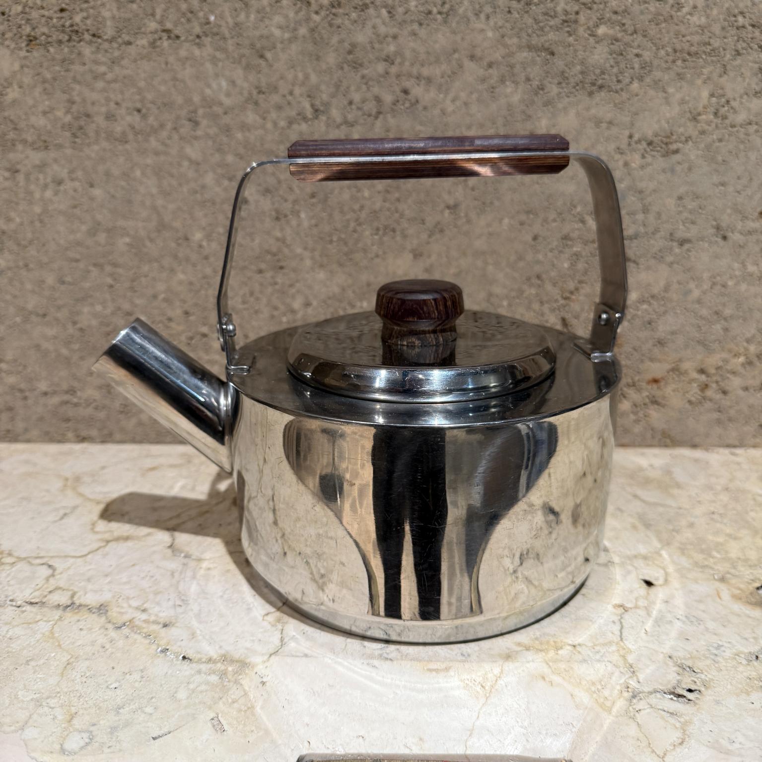 For your consideration a Farberware Model 763 18-8 Stainless Steel Teapot Kettle Wood Handle 1 1/2 Quart. Made in Korea. 

Post modern - Mid century modern inspired design. 

Dimensions: 7 h x 8.5 d x 6.5 diameter.
Please visit take a look at our