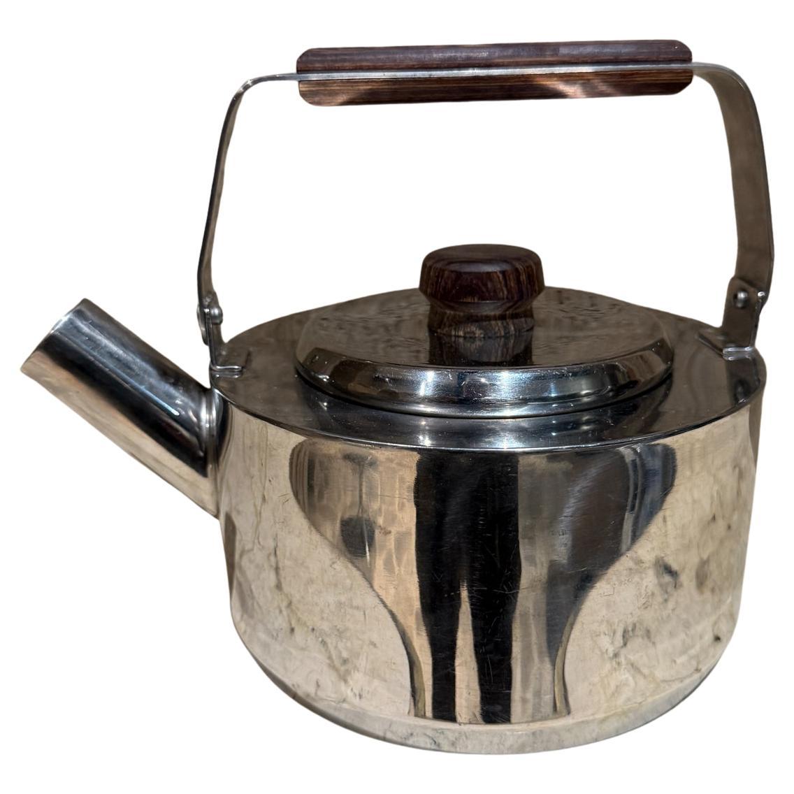 Farberware Model 763 18-8 Stainless Steel Teapot Kettle Wood Handle 1 1/2 Quart in vendita
