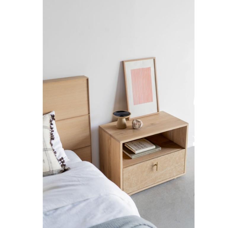 The Faria Nightstand is custom made in Los Angeles. The solid oak 
casing is cut to size and joined. The soft close drawers are finished with a modern, brushed brass pull. 
OAK + BIRCH INTERIOR + LEATHER
HARDWAX OIL FINISH
CUSTOMIZE THIS PIECE

For