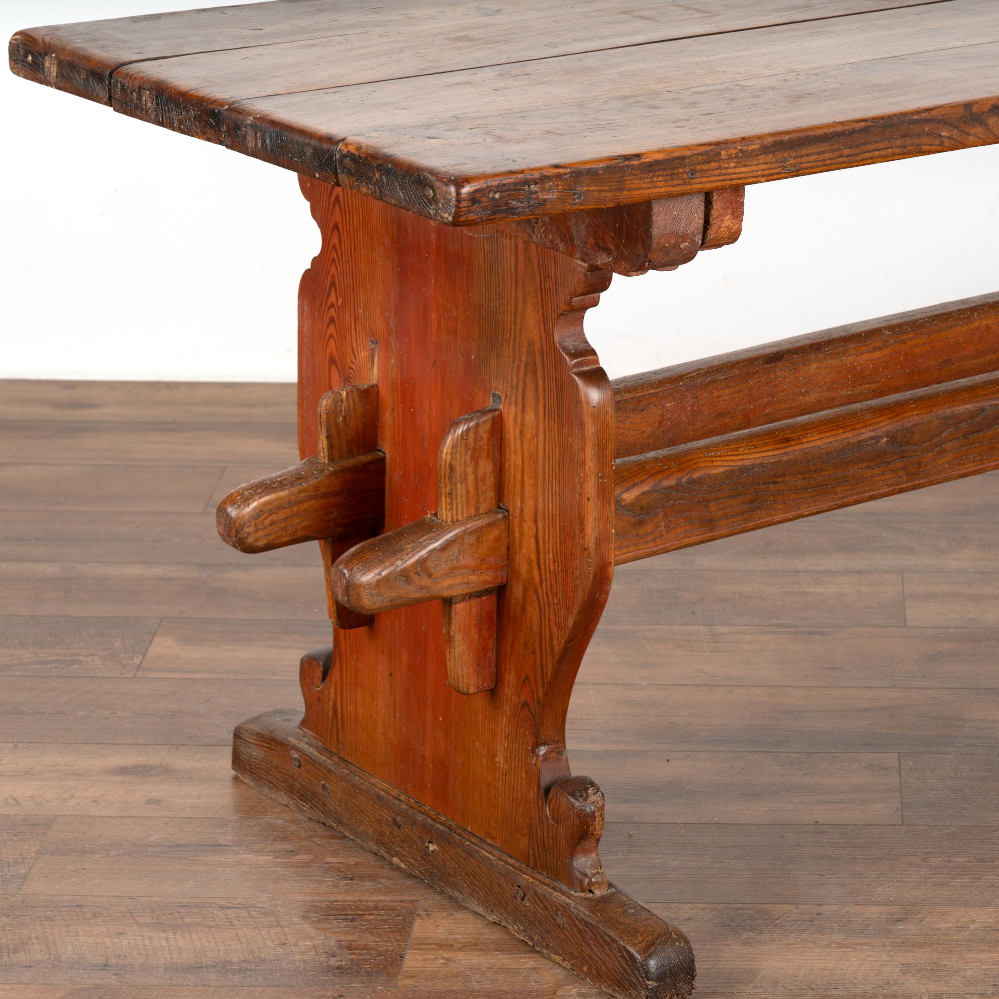 Farm Dining Kitchen Table With Trestle Base, Denmark circa 1820-40 In Good Condition For Sale In Round Top, TX