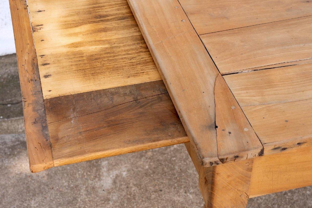 Elegant farmhouse table made in Normandy, in solid cherrywood, with an original drawer at one end and an extension at the other.
Turned legs, completely airbrushed.
The stain and patina of your choice will be applied in our workshops at no extra
