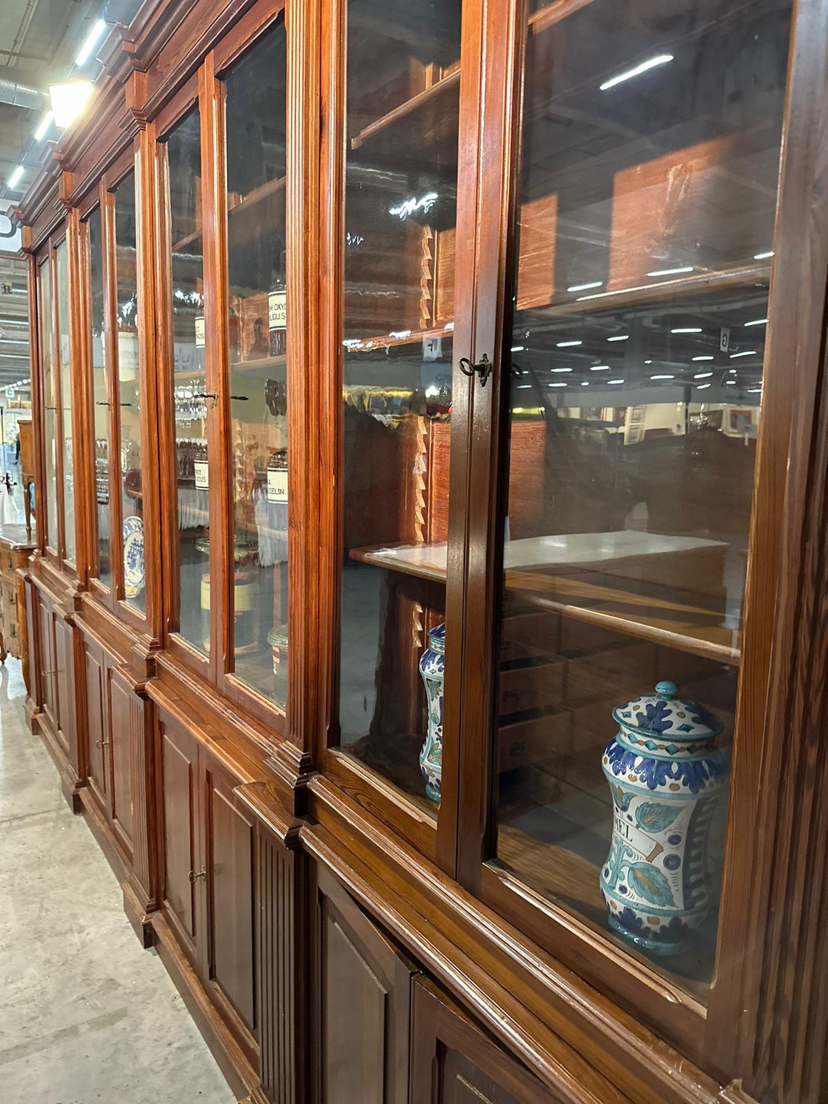 Early 20th Century Farmacia Completa Di Bancone in vendita
