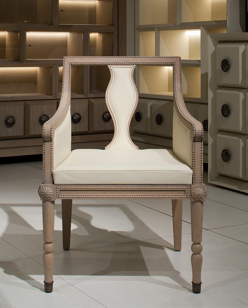 Hand-Carved Farmer George Beige Wooden Dining Chair in Oak Covered in Leather & Shaped Back For Sale