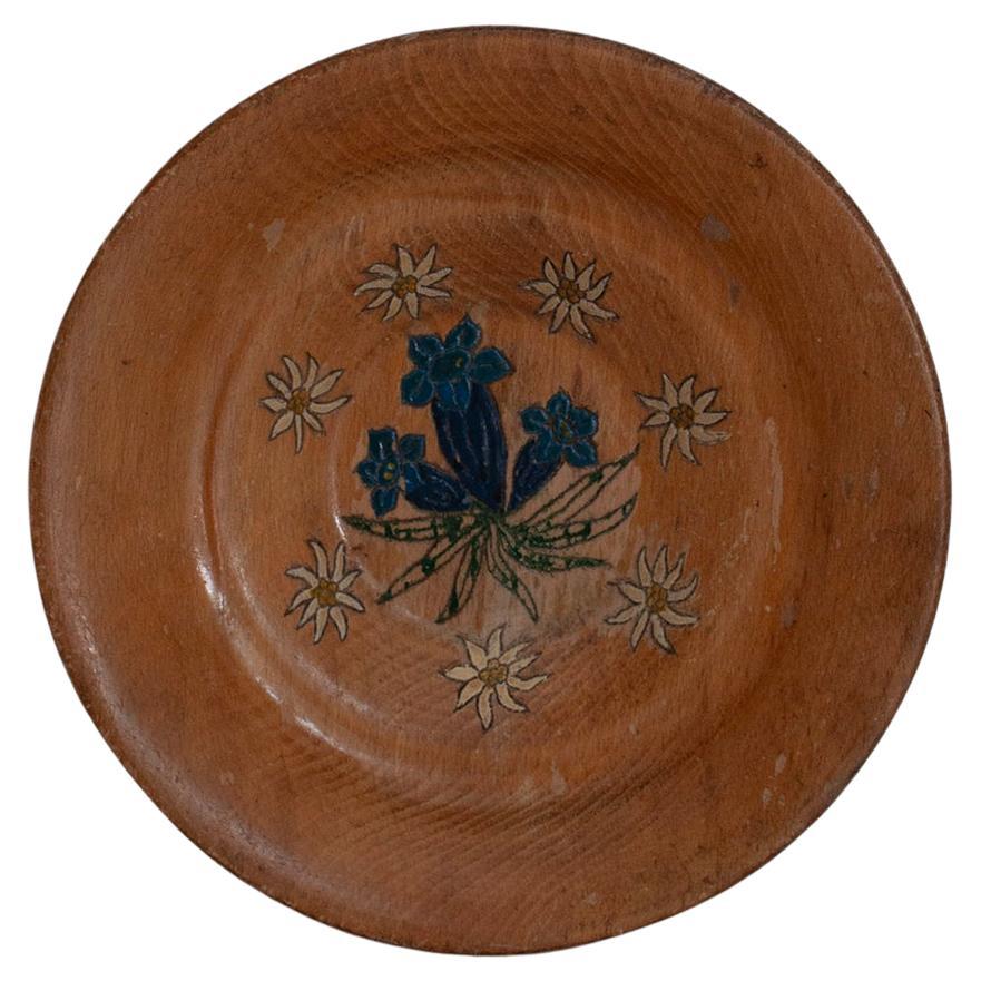 Hand Made Schweizer Holzteller mit Edelweiß und Blumenmotiv, handbemalt im Angebot