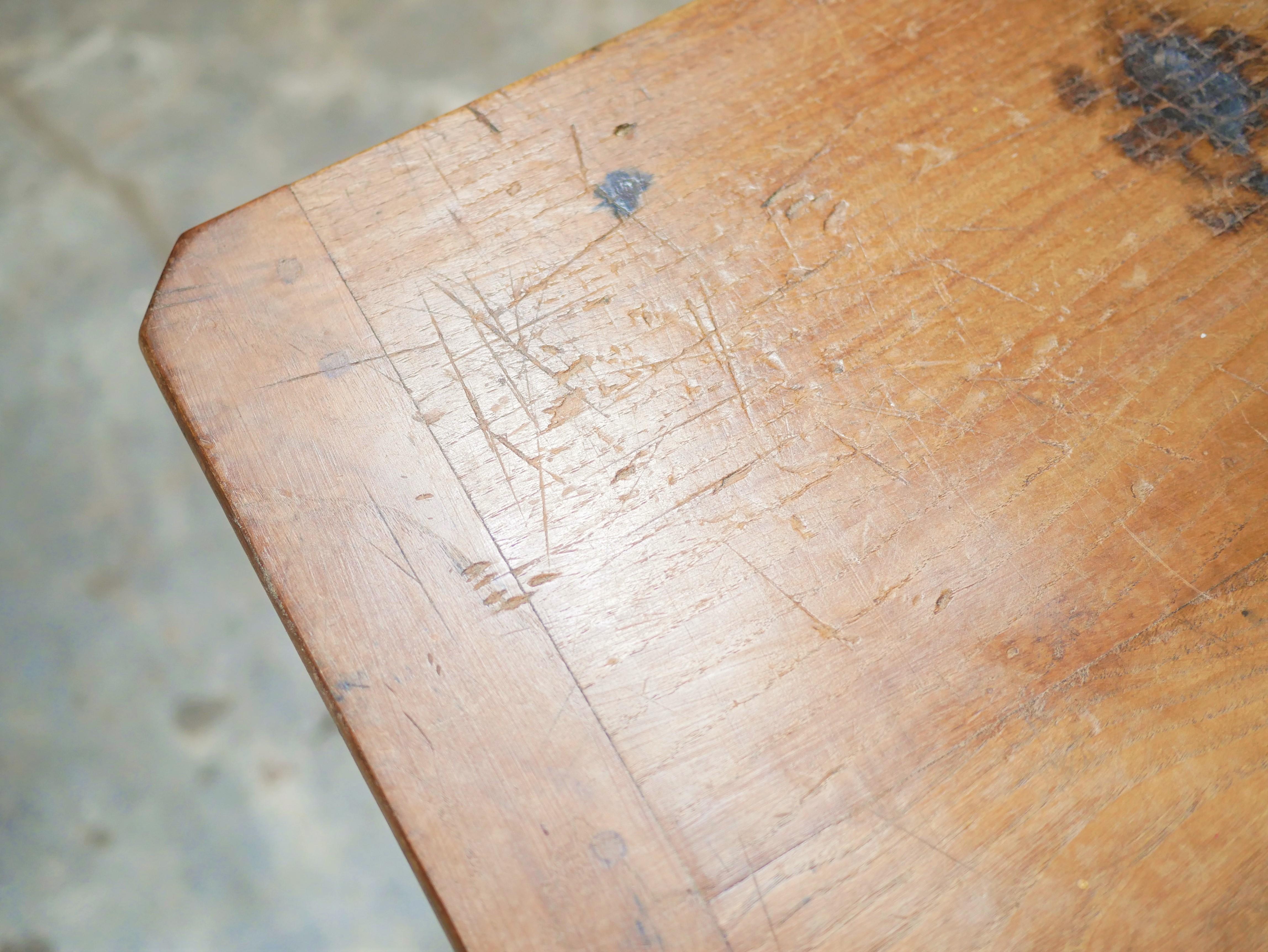 Esstisch im Bauernhausstil, Vintage-Schreibtisch aus Holz im Angebot 11