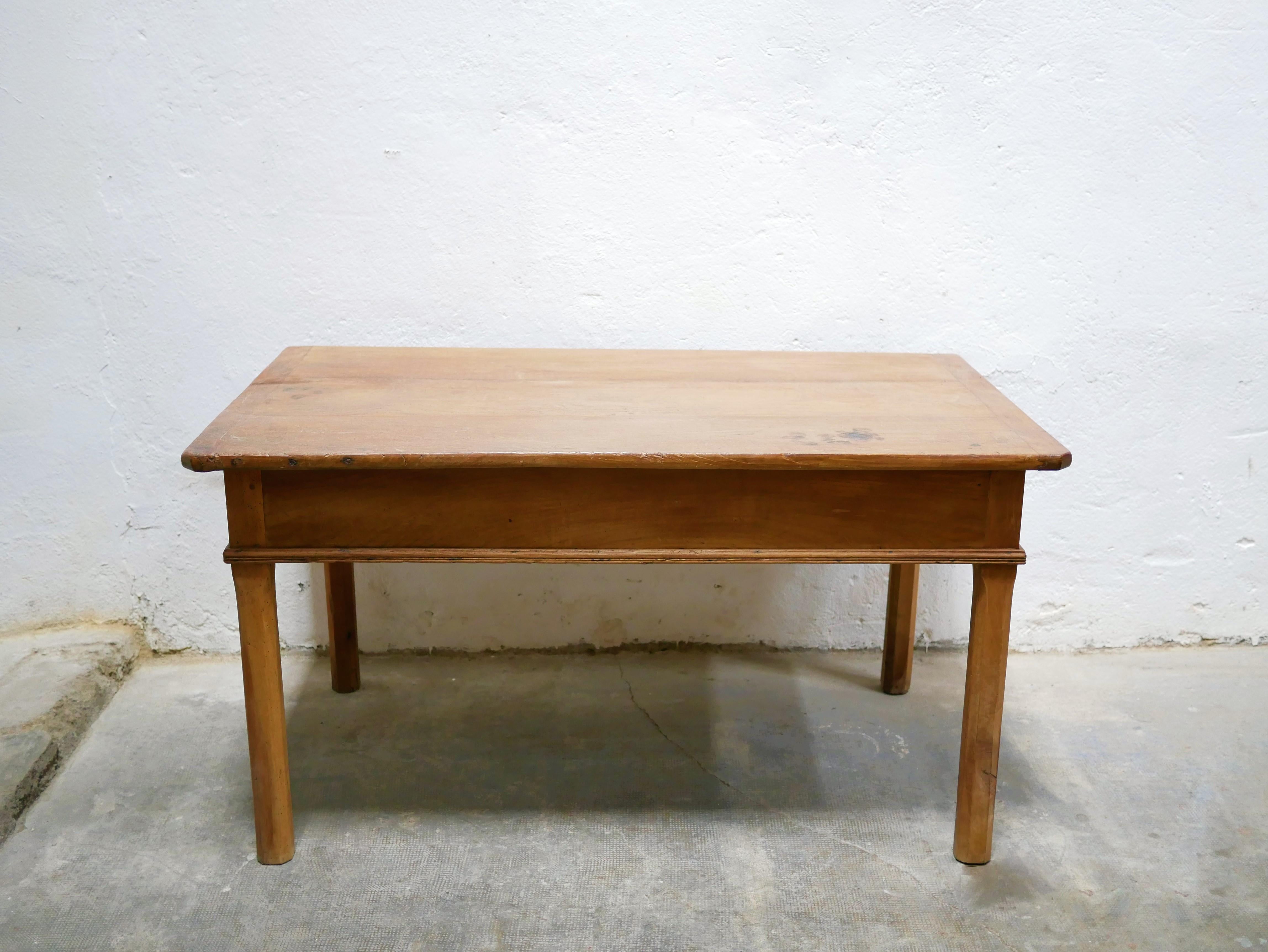 Esstisch im Bauernhausstil, Vintage-Schreibtisch aus Holz im Angebot 12