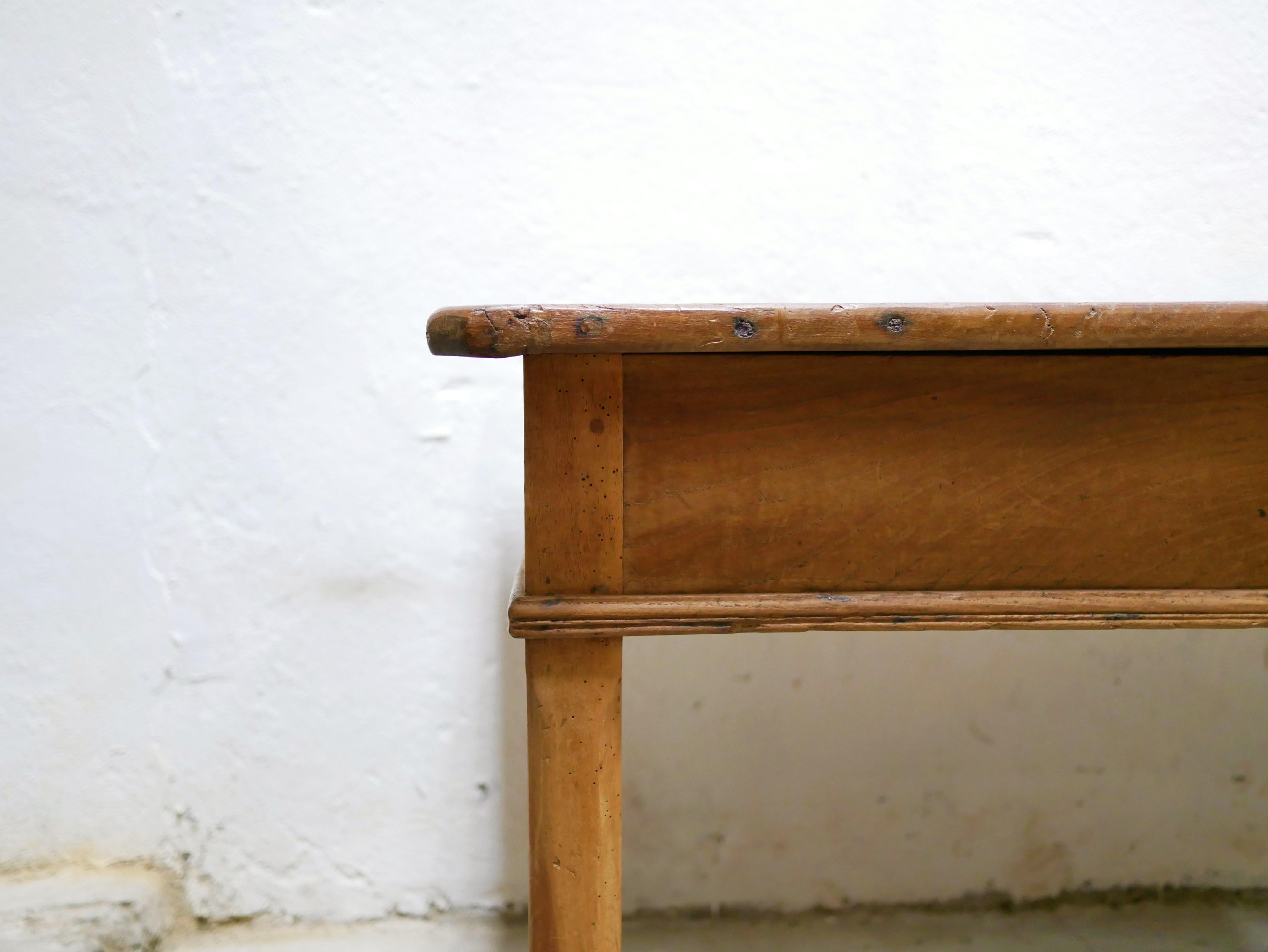 Esstisch im Bauernhausstil, Vintage-Schreibtisch aus Holz im Angebot 14