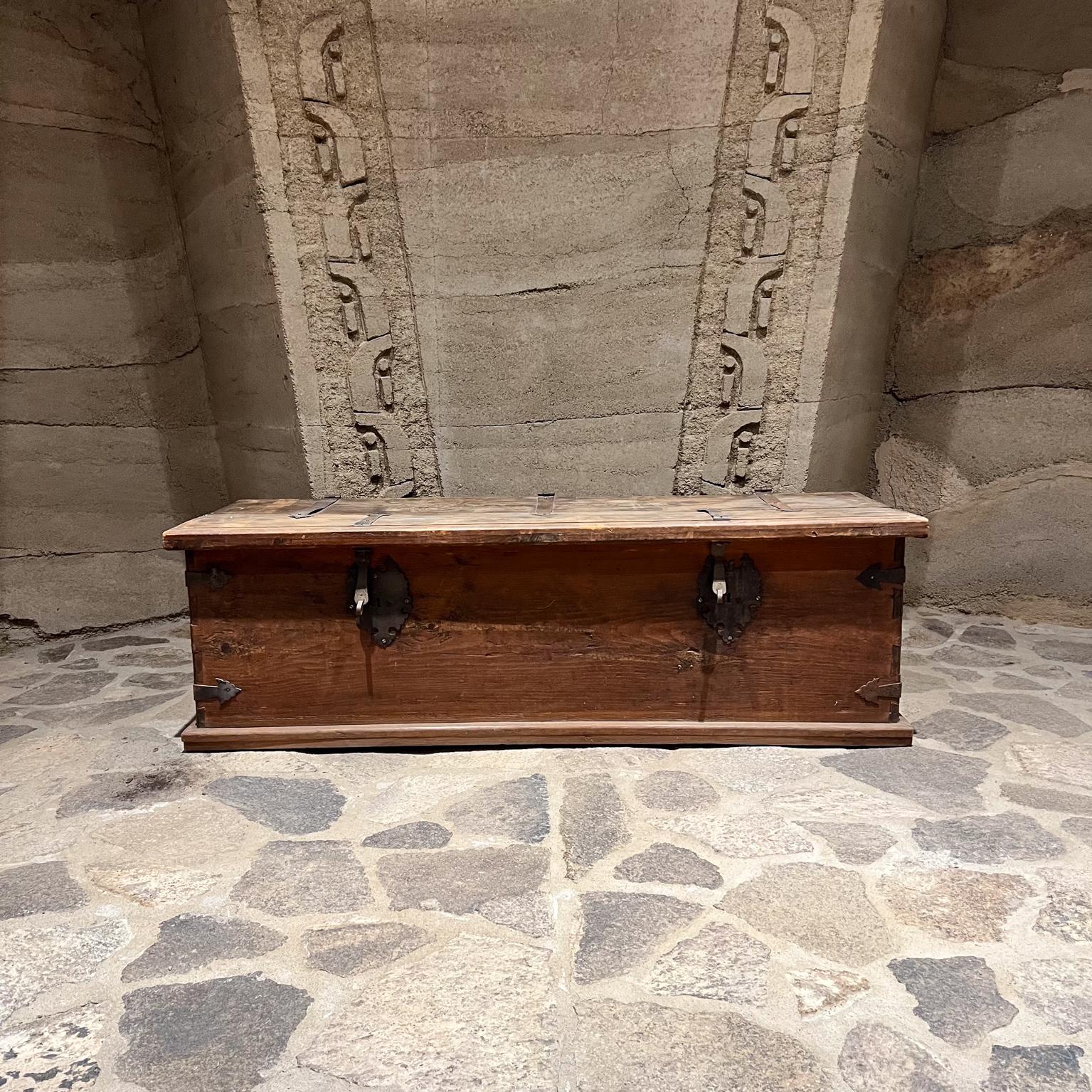 Farmhouse Antique Wood Trunk Blanket Chest For Sale 2