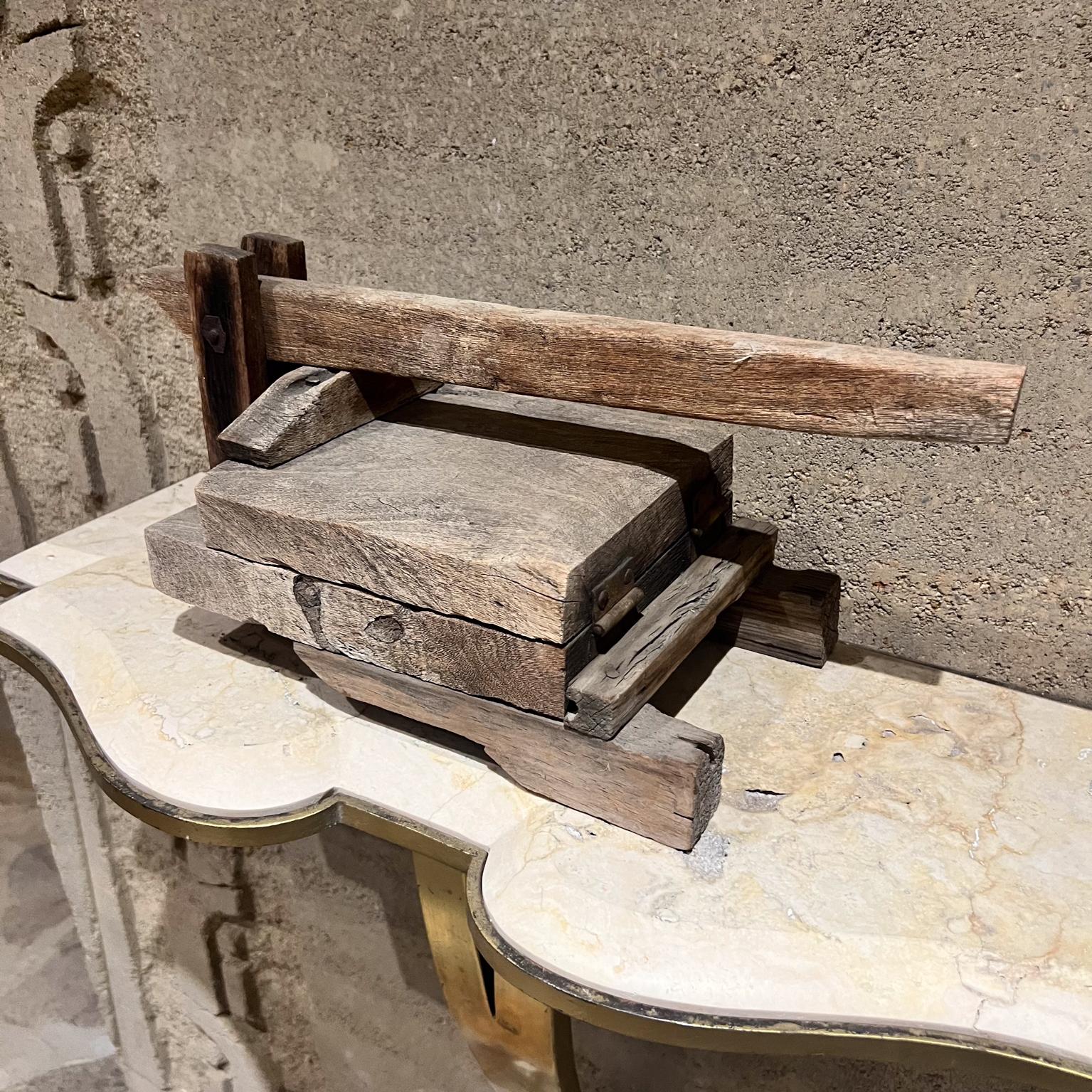 Rustique Pressoir à tortilla rustique primitif Farmhouse Mesquite Wood en vente
