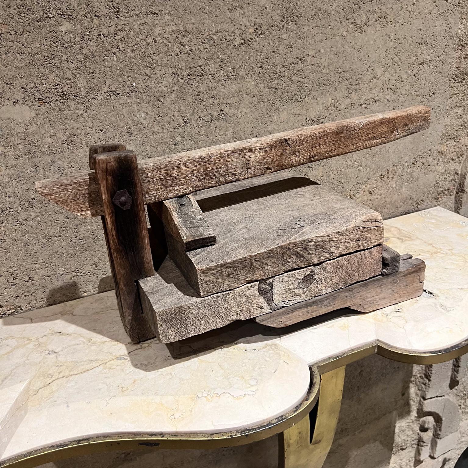 Mexicain Pressoir à tortilla rustique primitif Farmhouse Mesquite Wood en vente