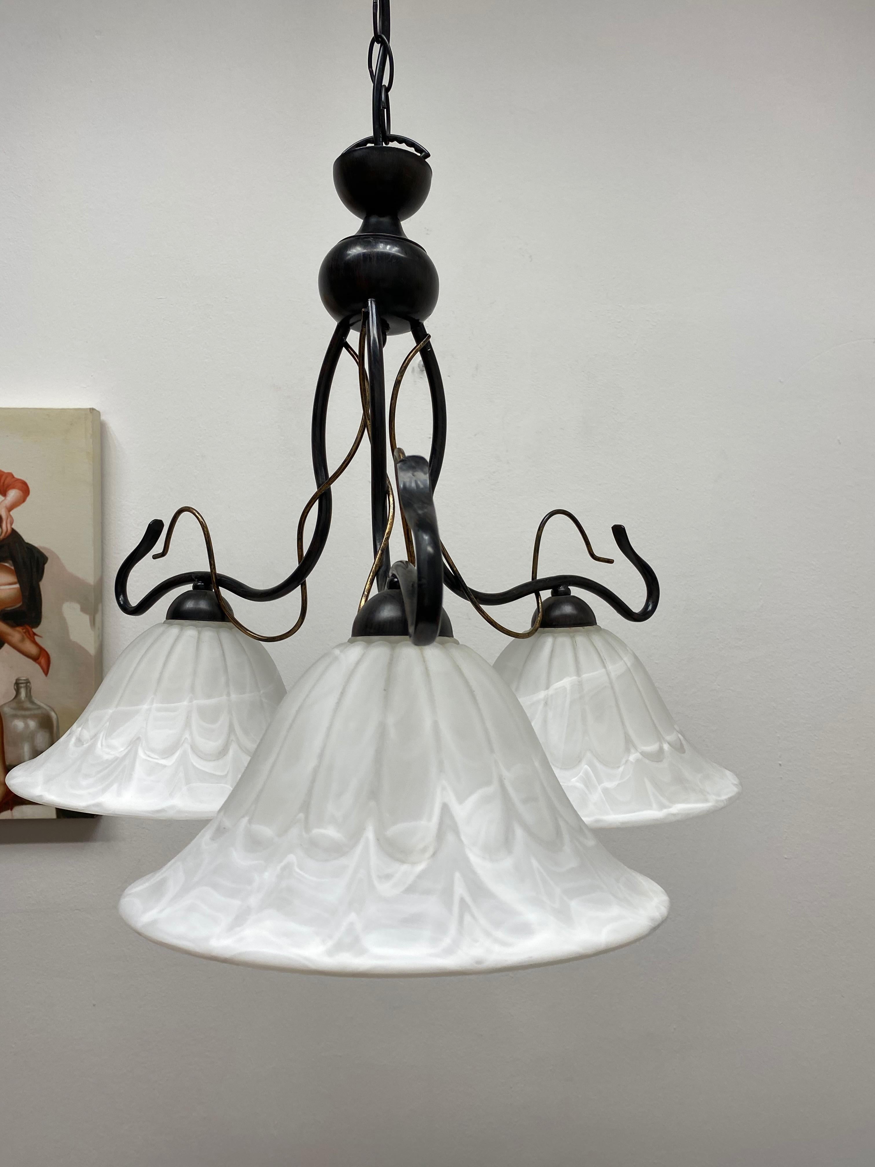 Tedesco Lampadario a sospensione in stile rustico in vetro e metallo ebanizzato, anni '80, Germania in vendita