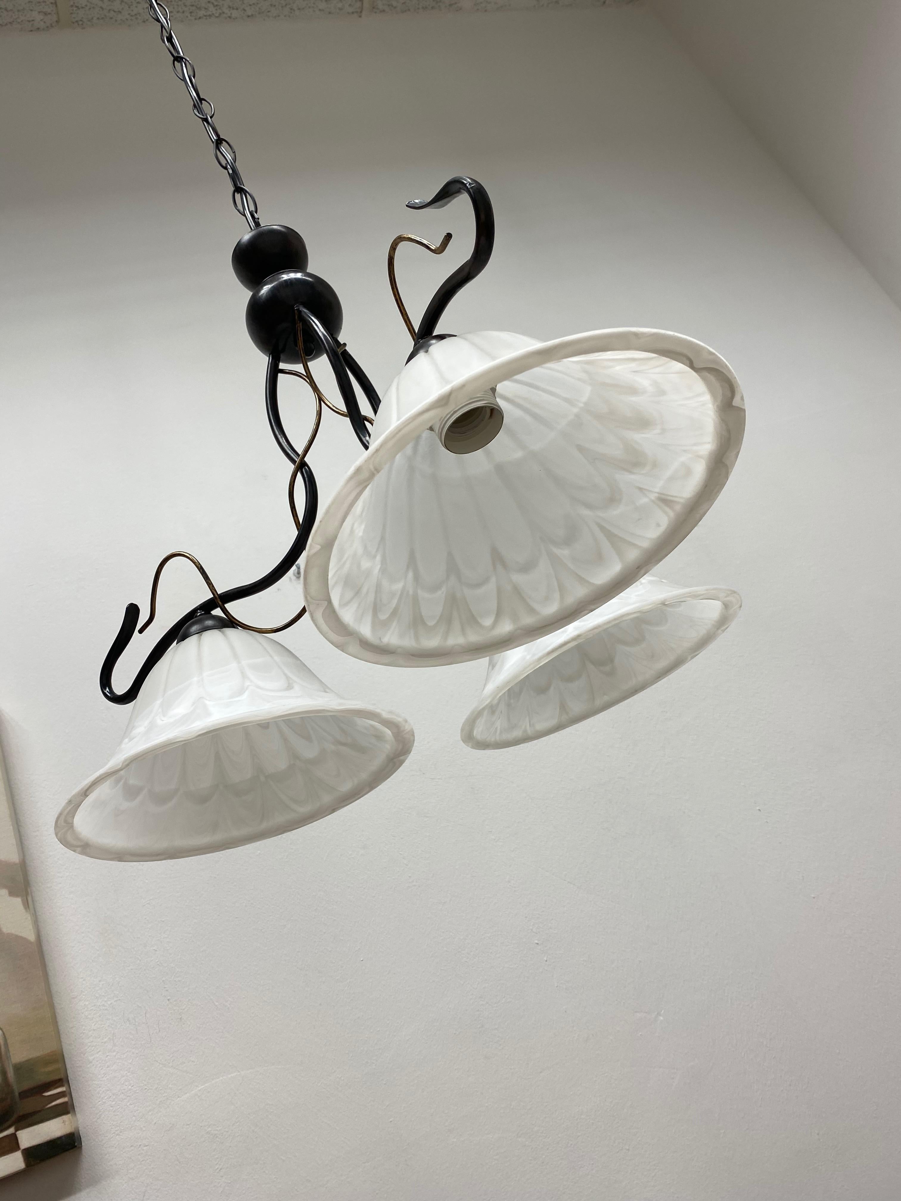 Lampadario a sospensione in stile rustico in vetro e metallo ebanizzato, anni '80, Germania In condizioni buone in vendita a Nuernberg, DE
