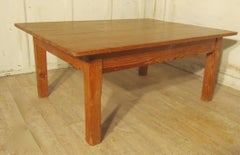 Tavolino da caffè in pino massiccio in stile rustico