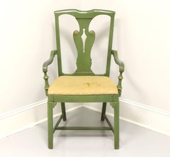 Fauteuil de style ferme peint en vert avec finition vieillie