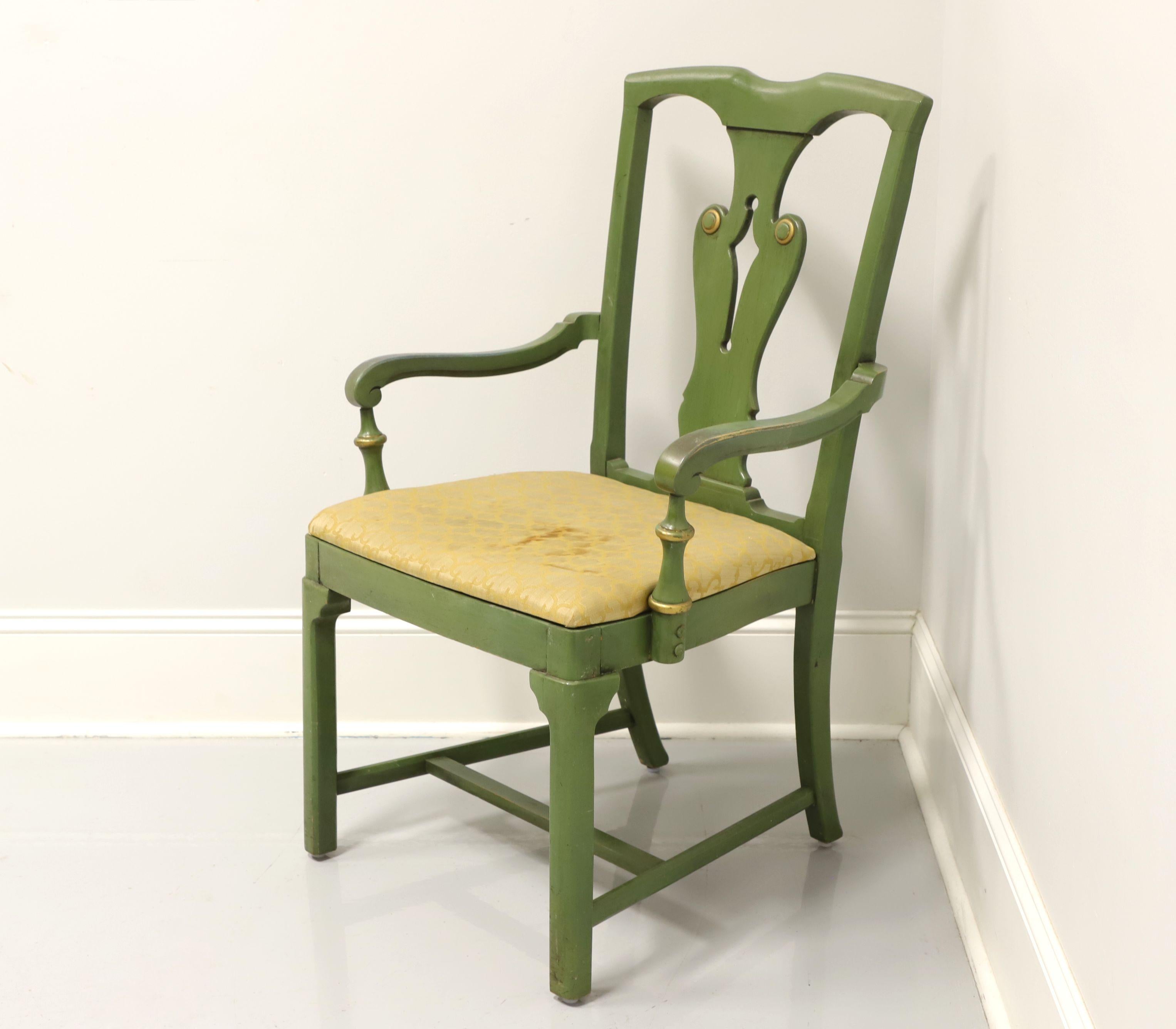 Grün lackierter Sessel im Bauernhausstil mit gealterter Oberfläche (Land) im Angebot