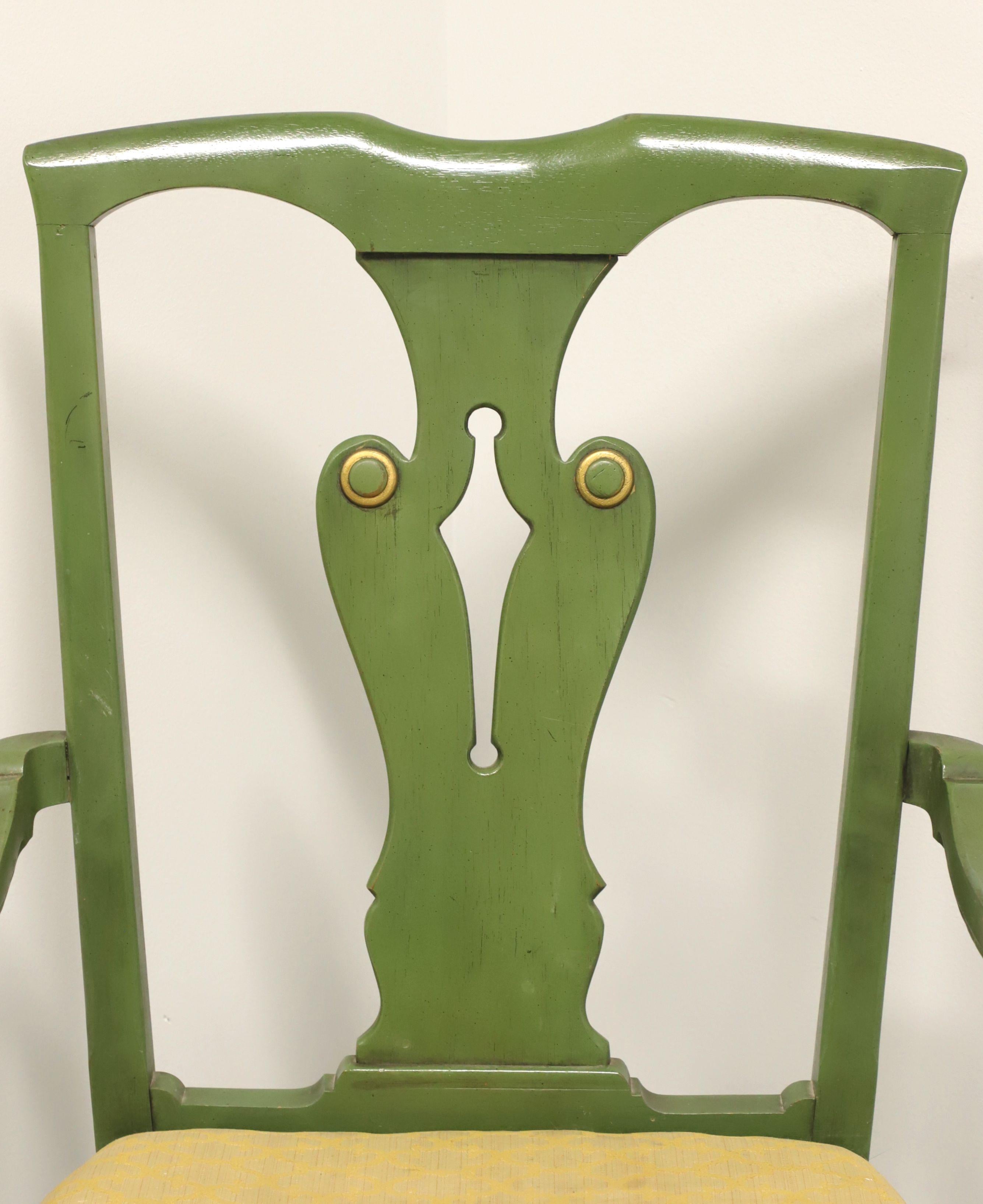 Grün lackierter Sessel im Bauernhausstil mit gealterter Oberfläche im Zustand „Gut“ im Angebot in Charlotte, NC
