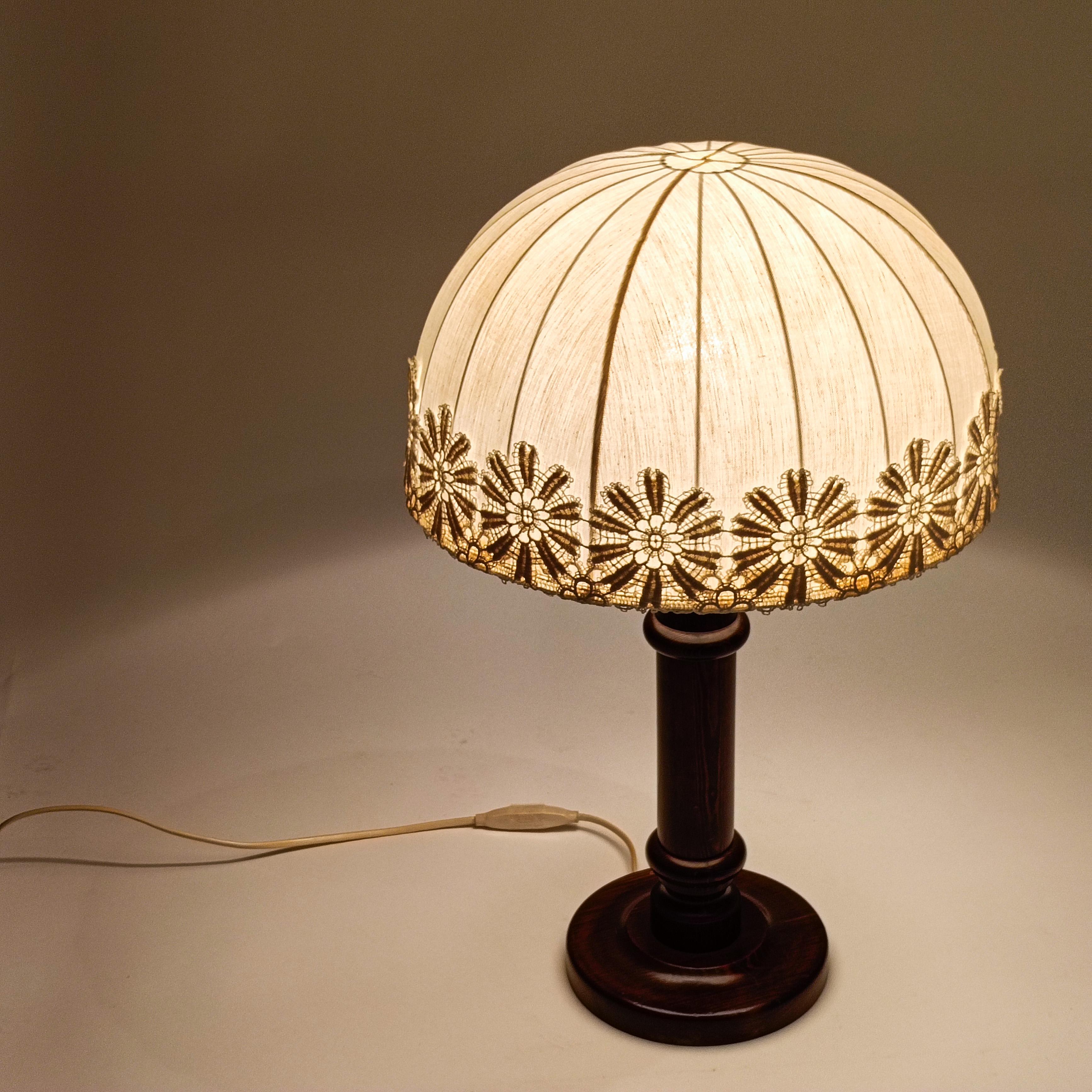 Farmhouse style. Large linen table lamp from Markslöjd AB, Sweden, 1970s In Excellent Condition For Sale In SANT ADRIÀ DE BESÒS, ES