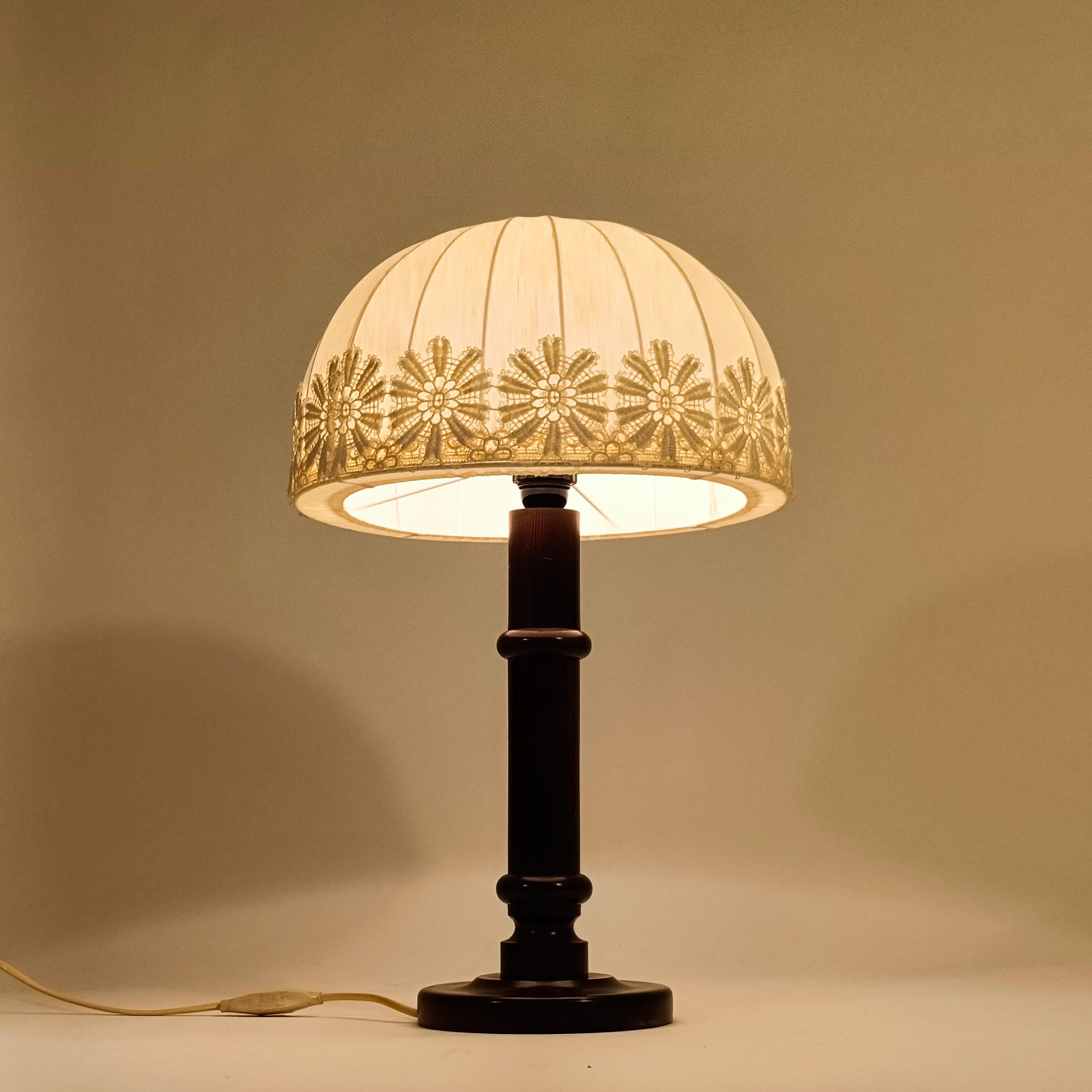 Farmhouse style. Large linen table lamp from Markslöjd AB, Sweden, 1970s For Sale 1