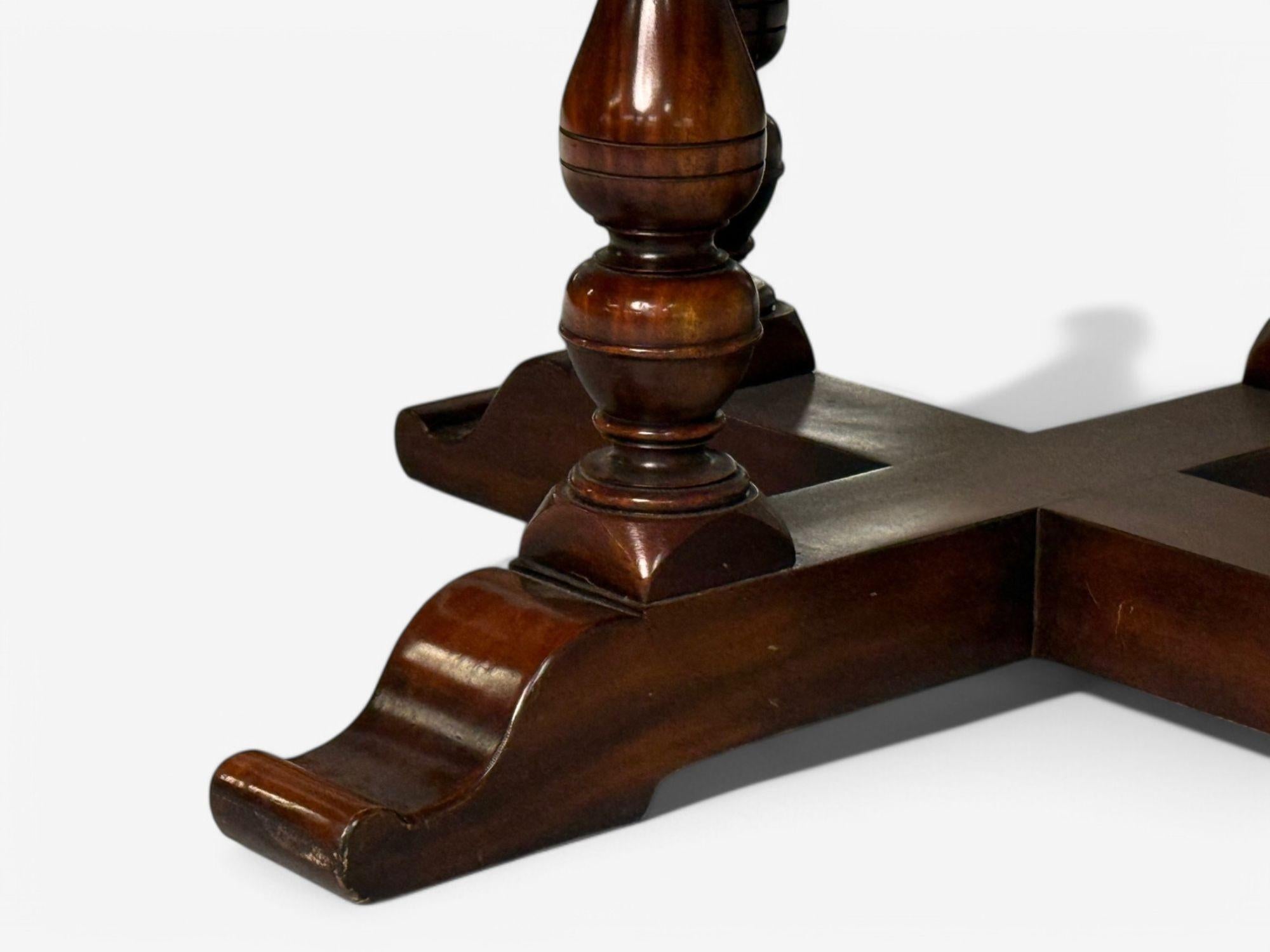 Farmhouse Style, Walnut, Jupe Round Dining Table, USA, 20th C. For Sale 5