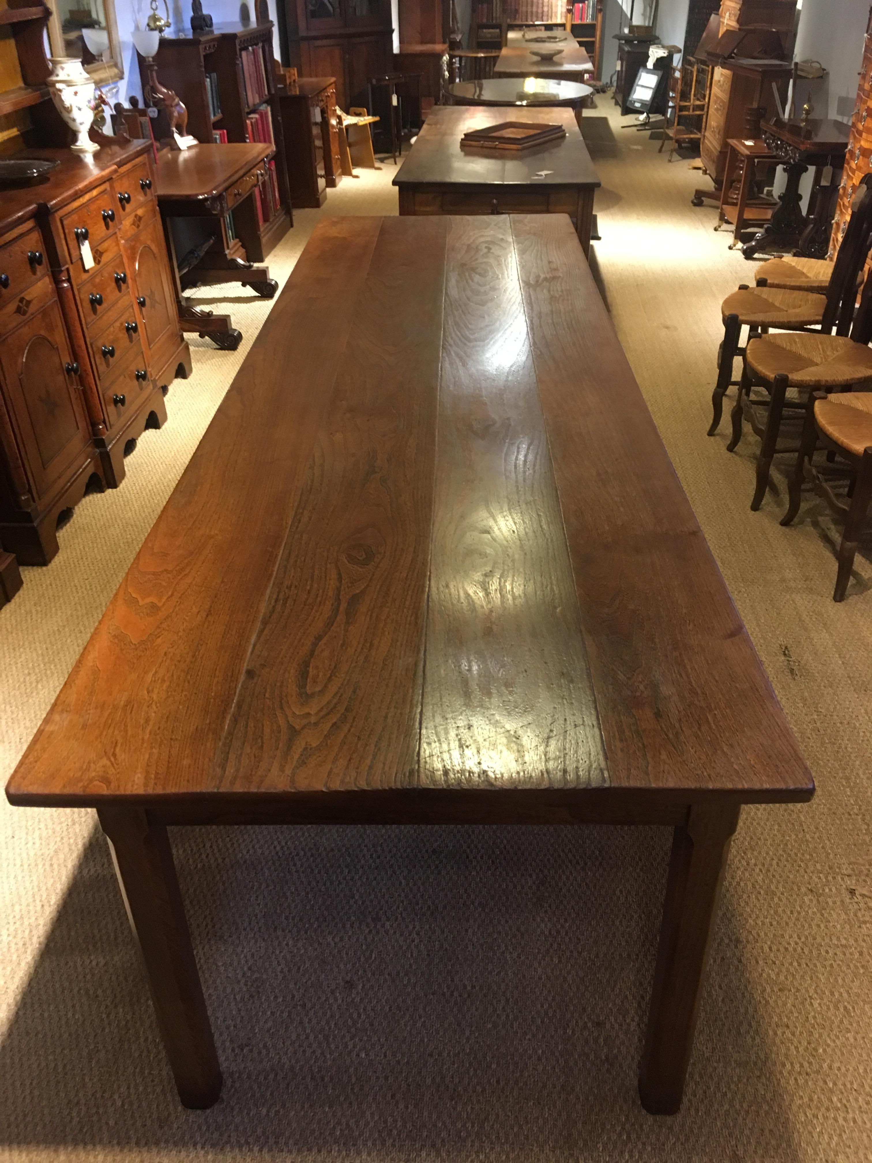 Very good sized late 19th century elm farmhouse table 

Dating to circa 1890s, 4 planked top, 2 drawers to one side this table will comfortably seat 12 people 

Having been through our workshops been cleaned and wax polished all the joints are