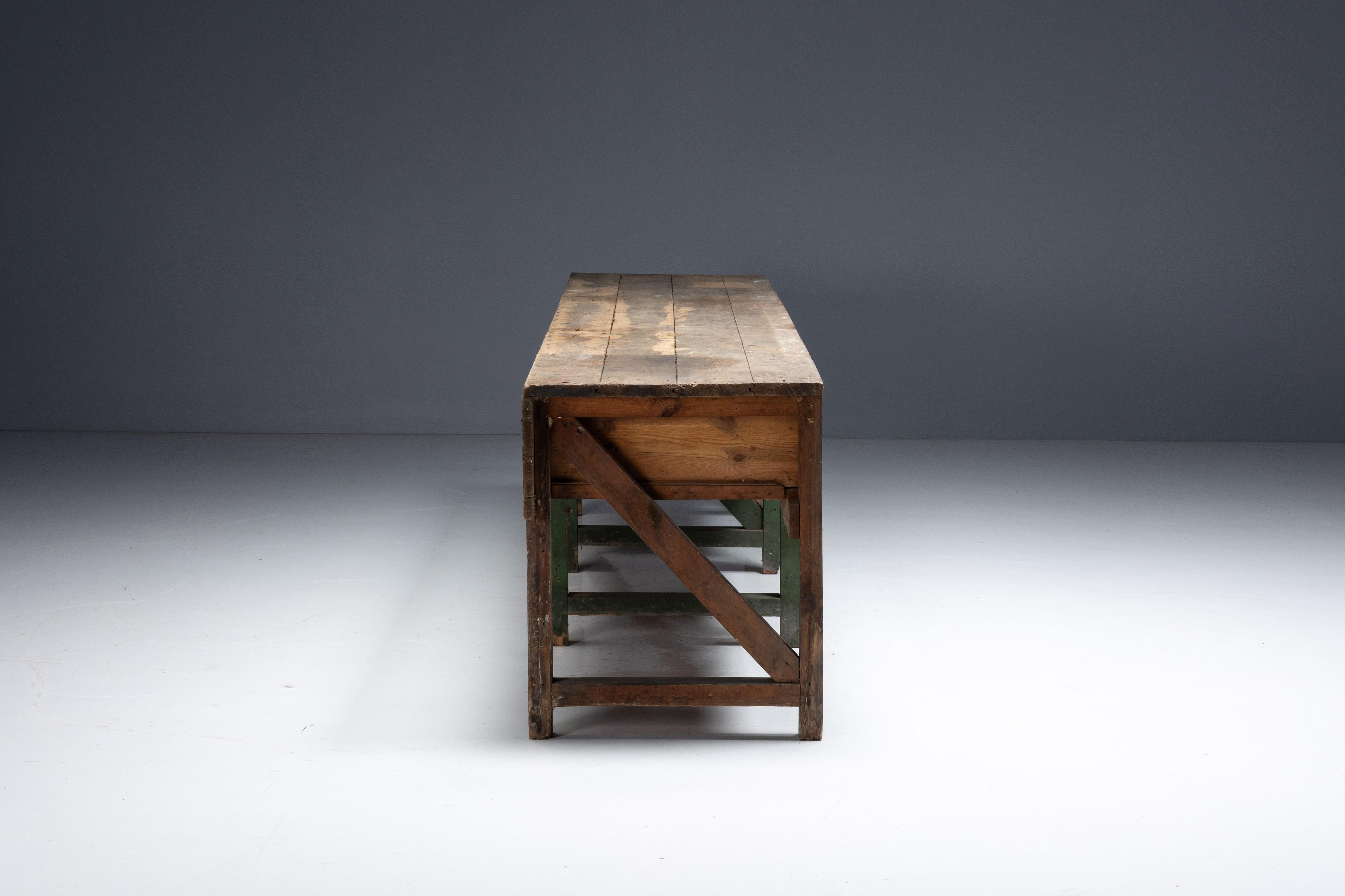 Bois Table de travail de ferme, France, début du 20e siècle en vente