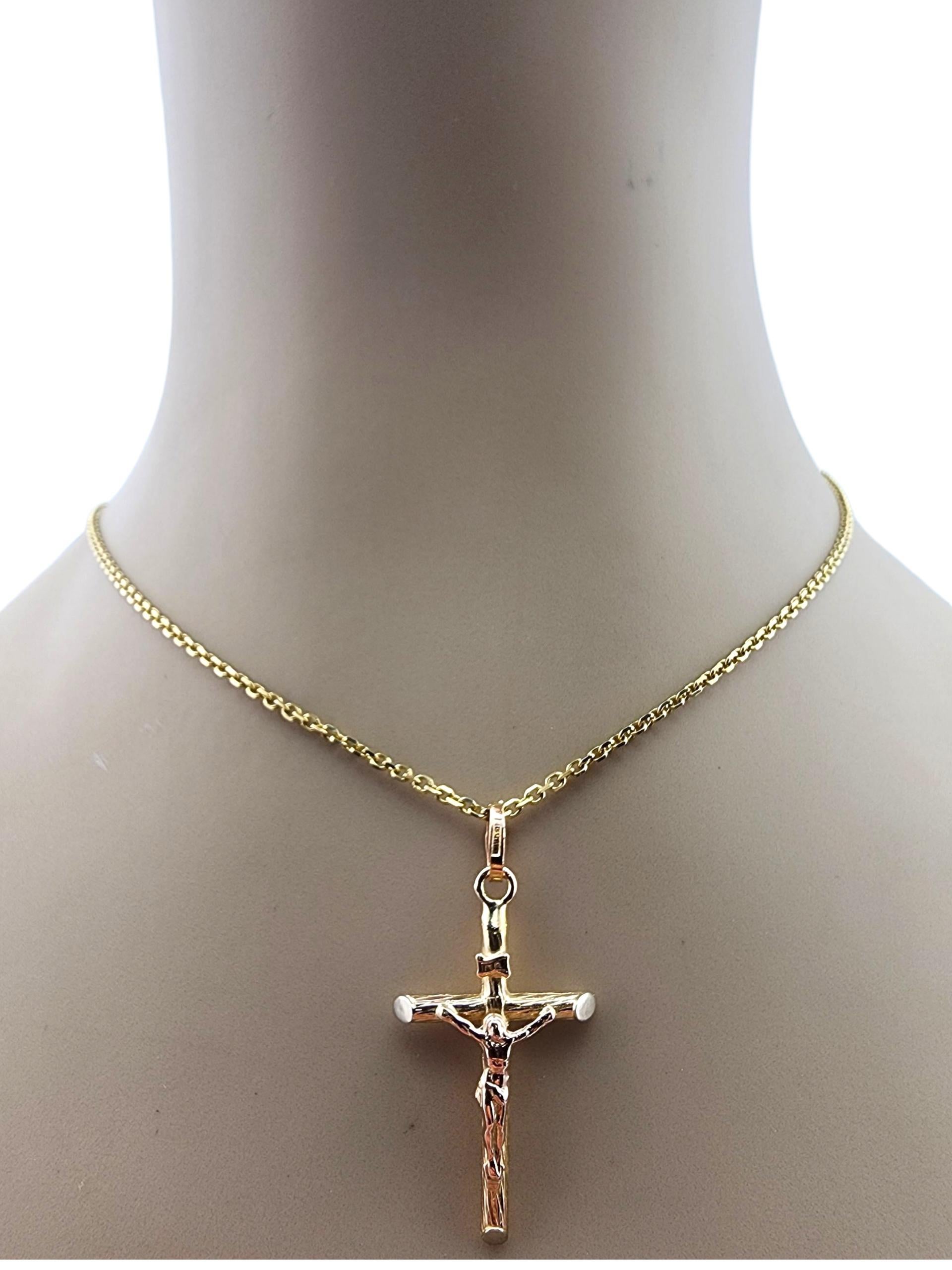 Faro Pendentif Crucifix en or jaune 14 carats #23290 en vente 5
