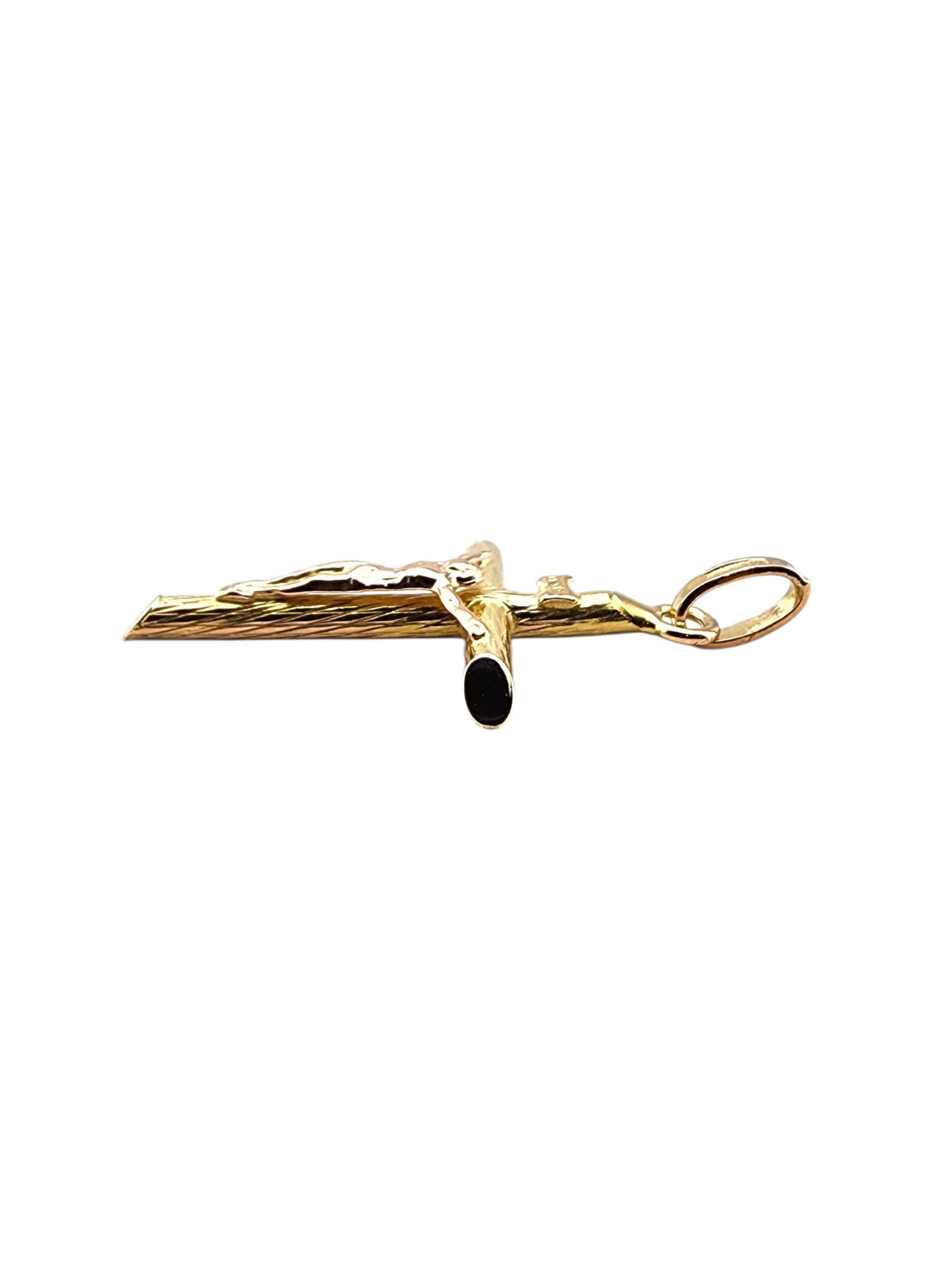 Pendentif crucifix en or jaune 14 carats

Ce pendentif crucifix en or jaune 14 carats brille par ses détails raffinés, une expression intemporelle de foi et de dévotion qui ajoute de l'élégance à toute collection.

Poinçon : Faro 14K Italie

Poids :