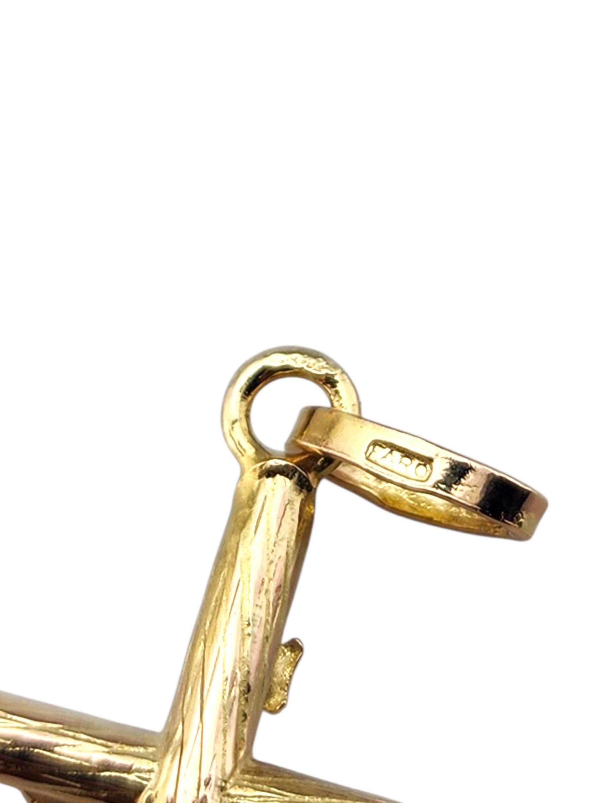 Faro Pendentif Crucifix en or jaune 14 carats #23290 en vente 3