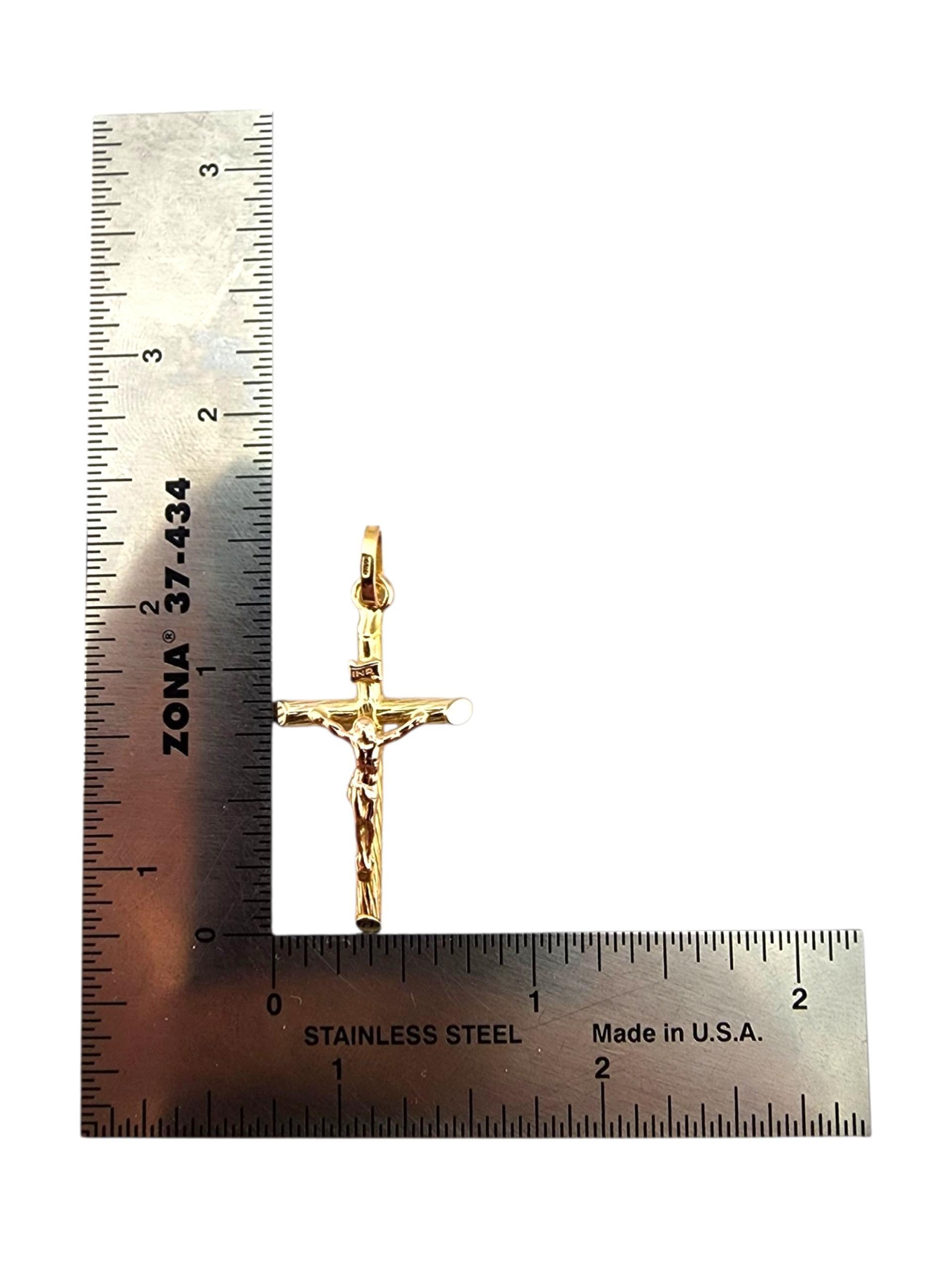 Faro Pendentif Crucifix en or jaune 14 carats #23290 en vente 4