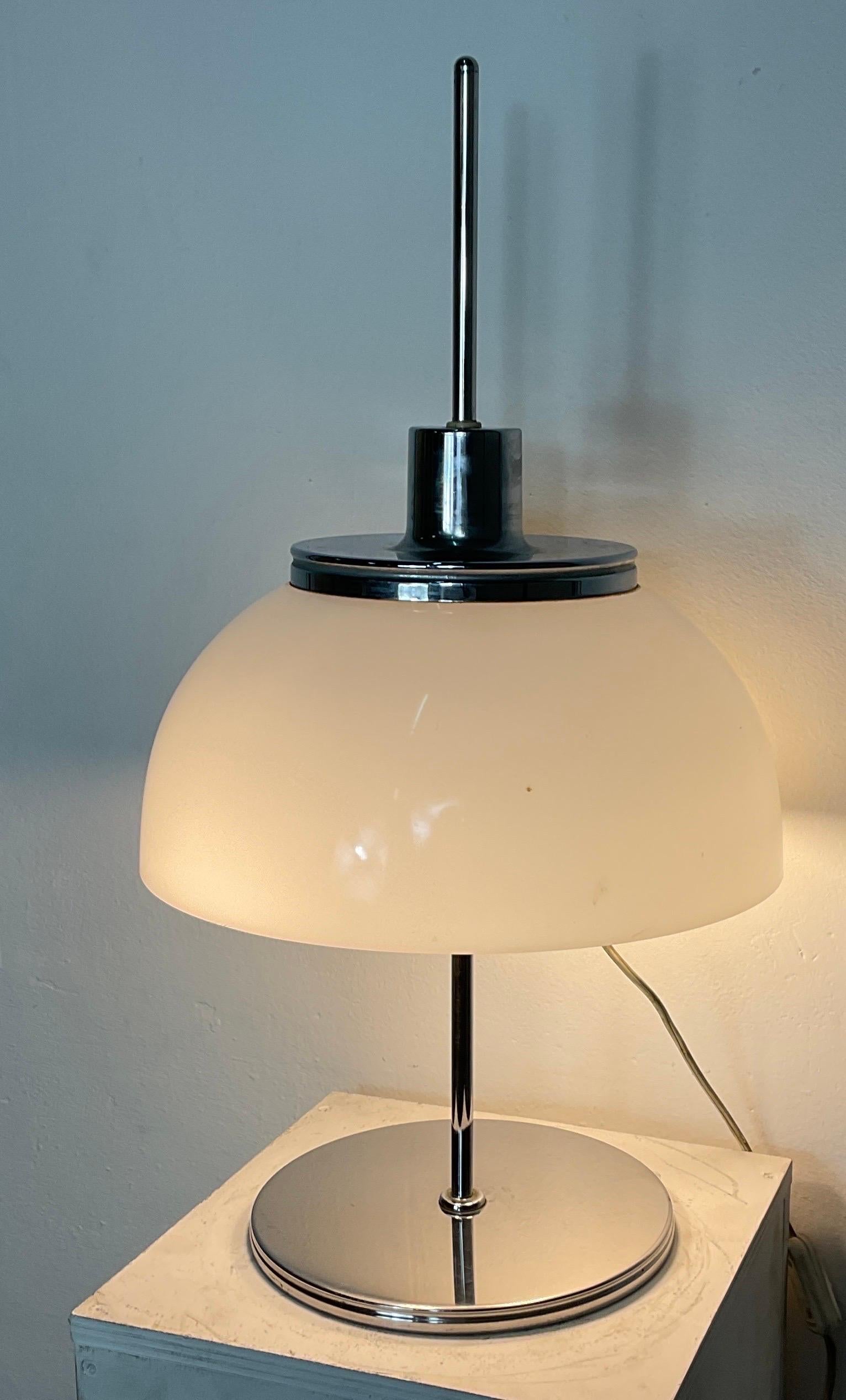 Italian Faro table lamp Harvey Guzzini For Sale