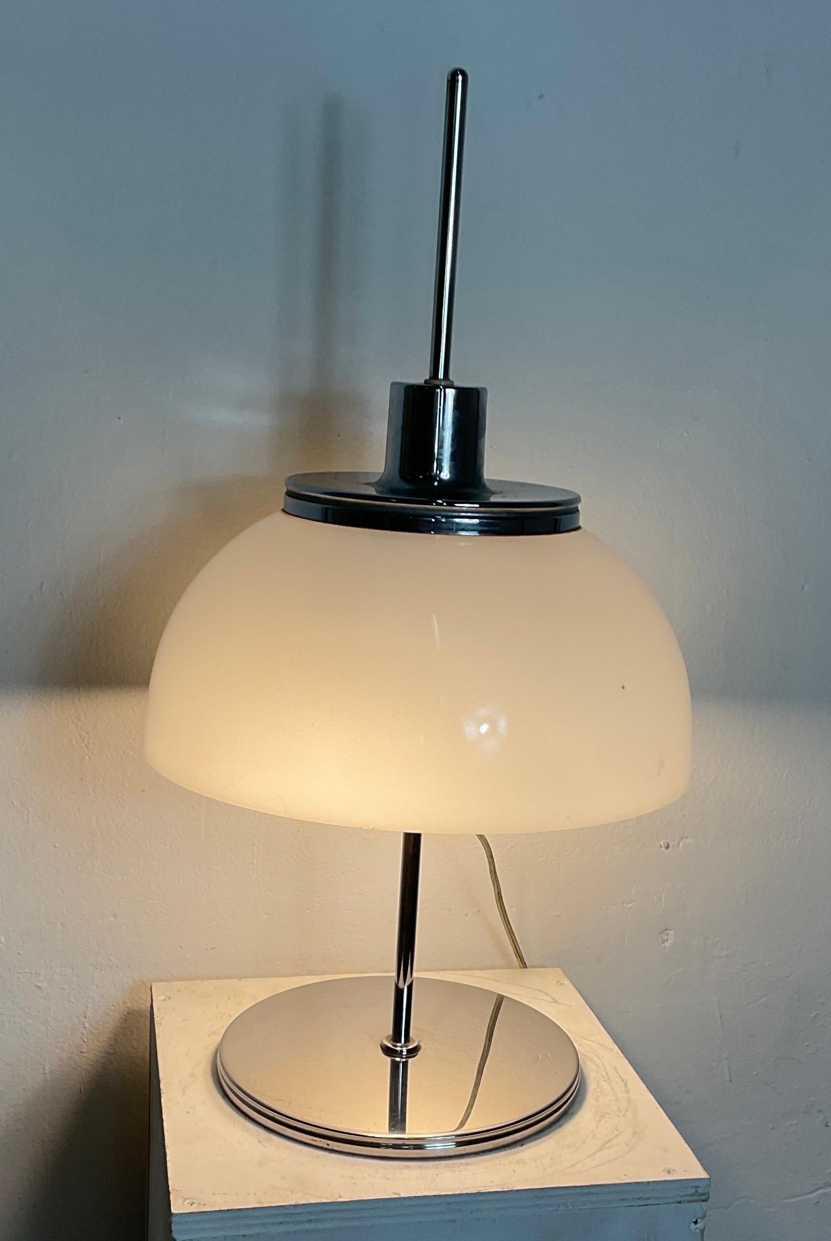 Late 20th Century Faro table lamp Harvey Guzzini For Sale
