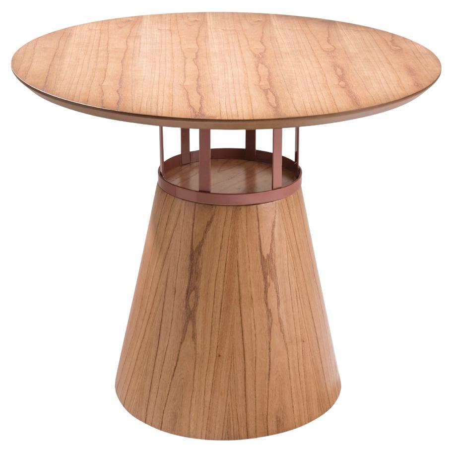 Table de salle à manger ronde Farol à base conique en stratifié de bois de canneberge et détails en métal en vente