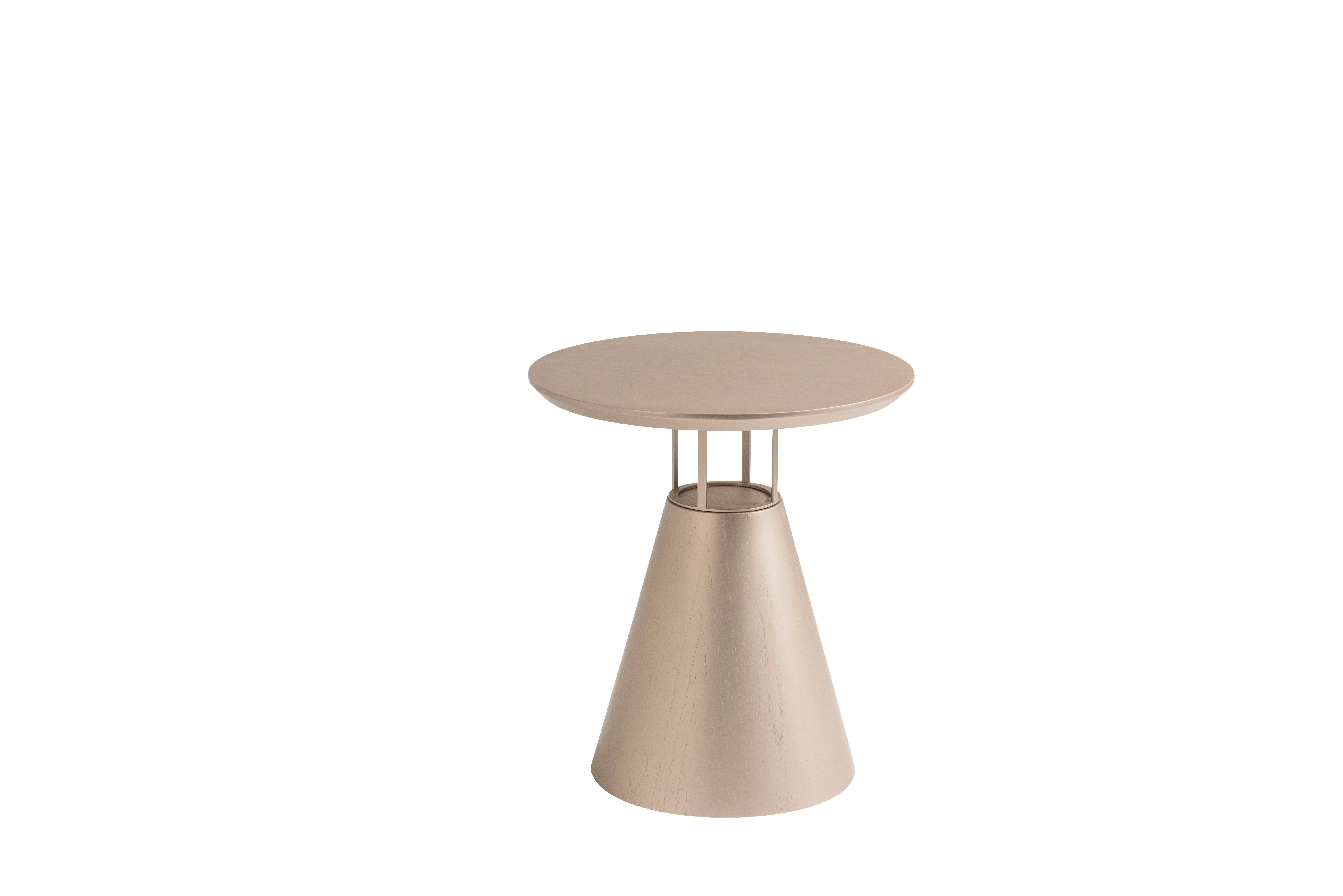 Fait main Table d'appoint Farol base cône en stratifié de bois doré en vente