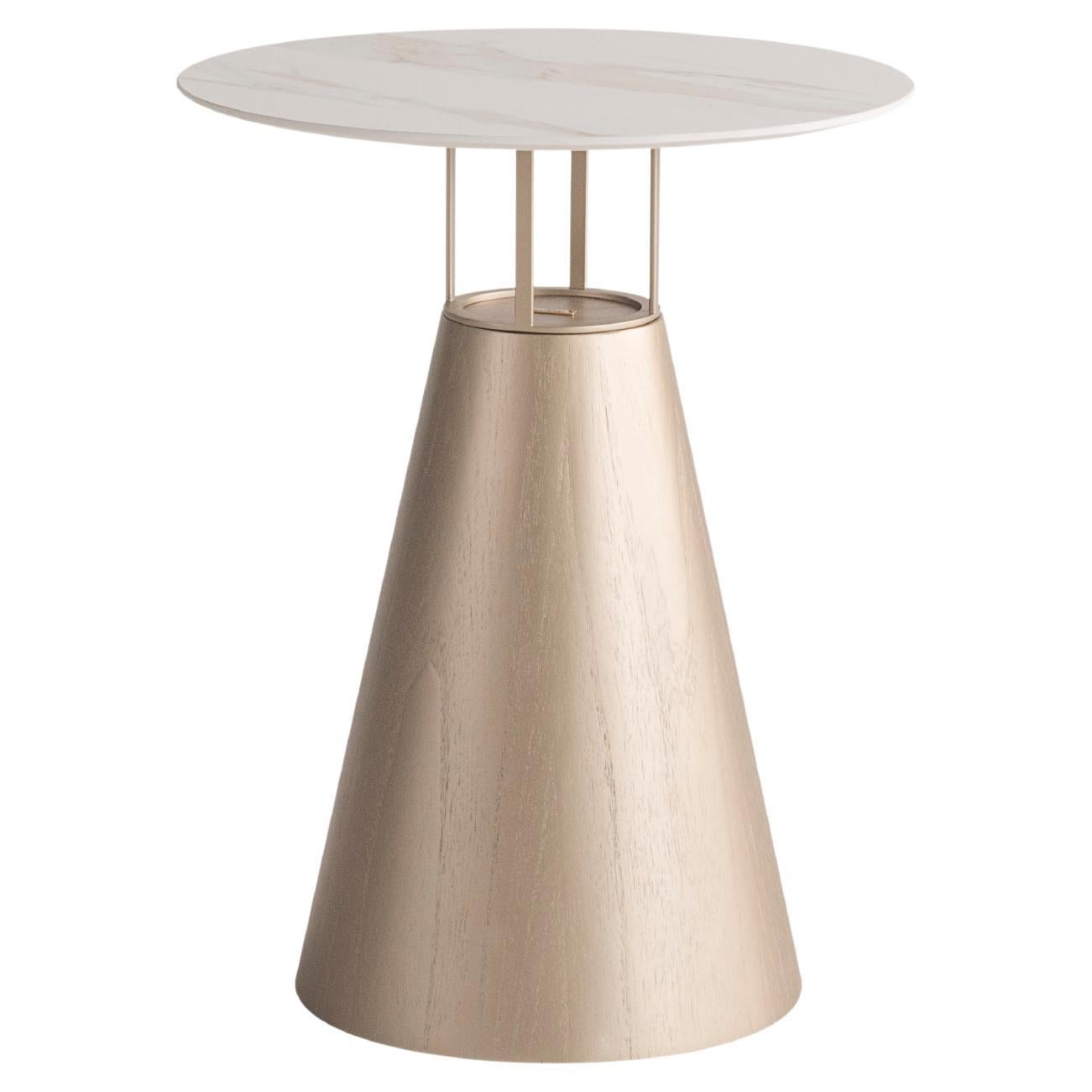 Table d'appoint Farol, base conique en bois doré et plateau en stratifié Calacata en stratifié