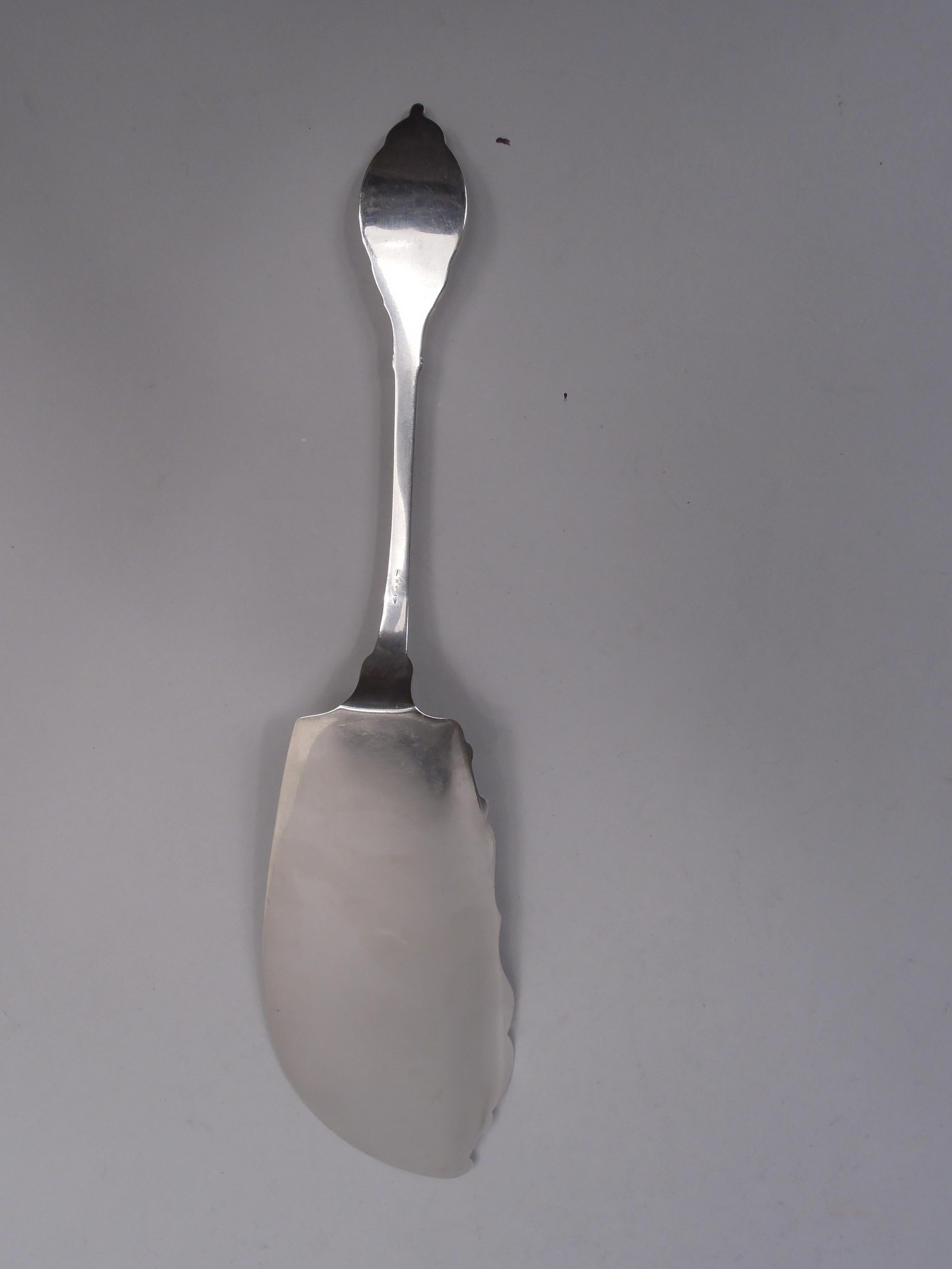 Neoclassical Farrington & Hunnewell Medallion Boston Coin Silver Fish Serving Pair For Sale