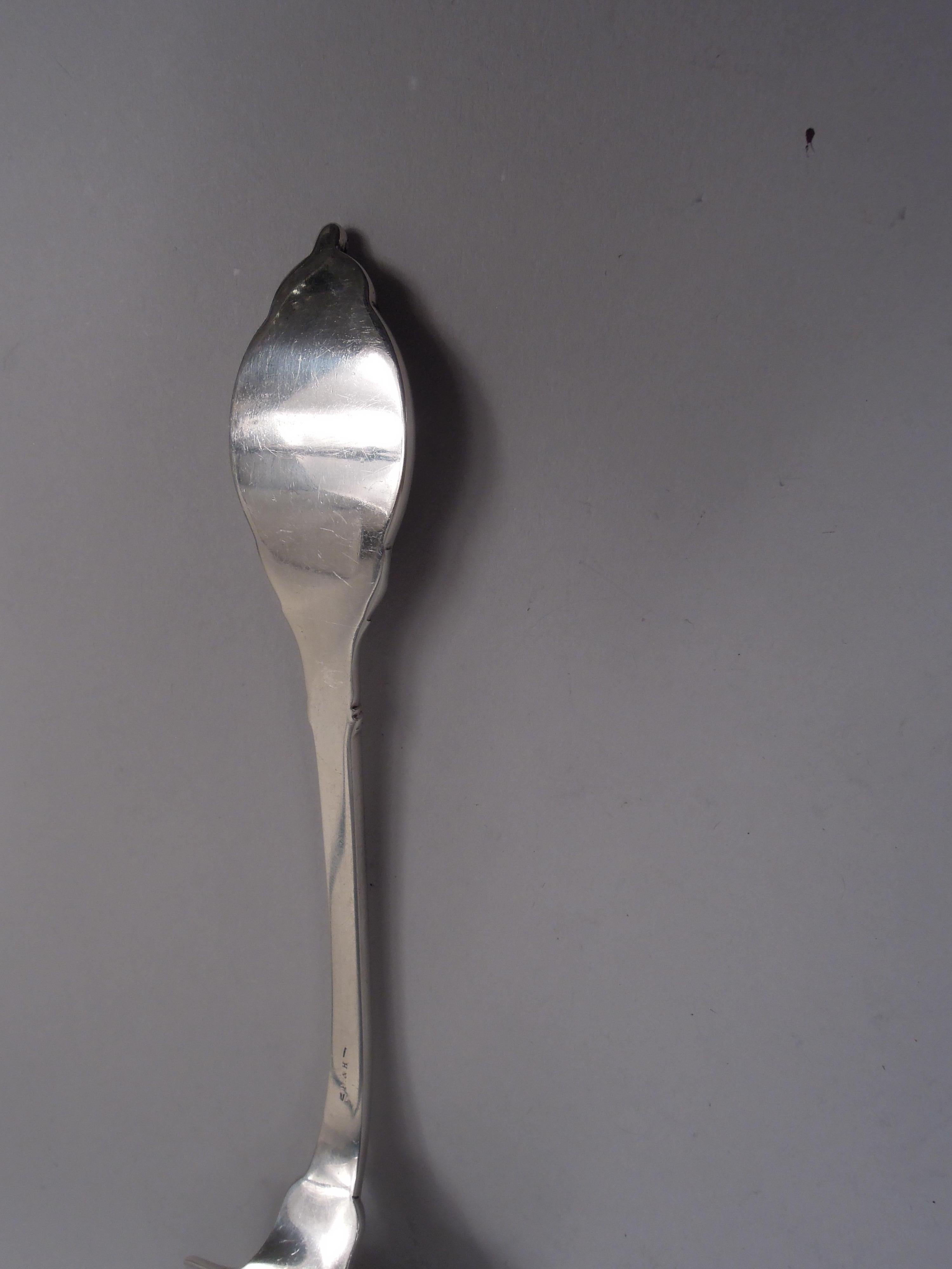 Farrington & Hunnewell Medallion Boston Coin Silver Fish Serving Pair In Good Condition For Sale In New York, NY