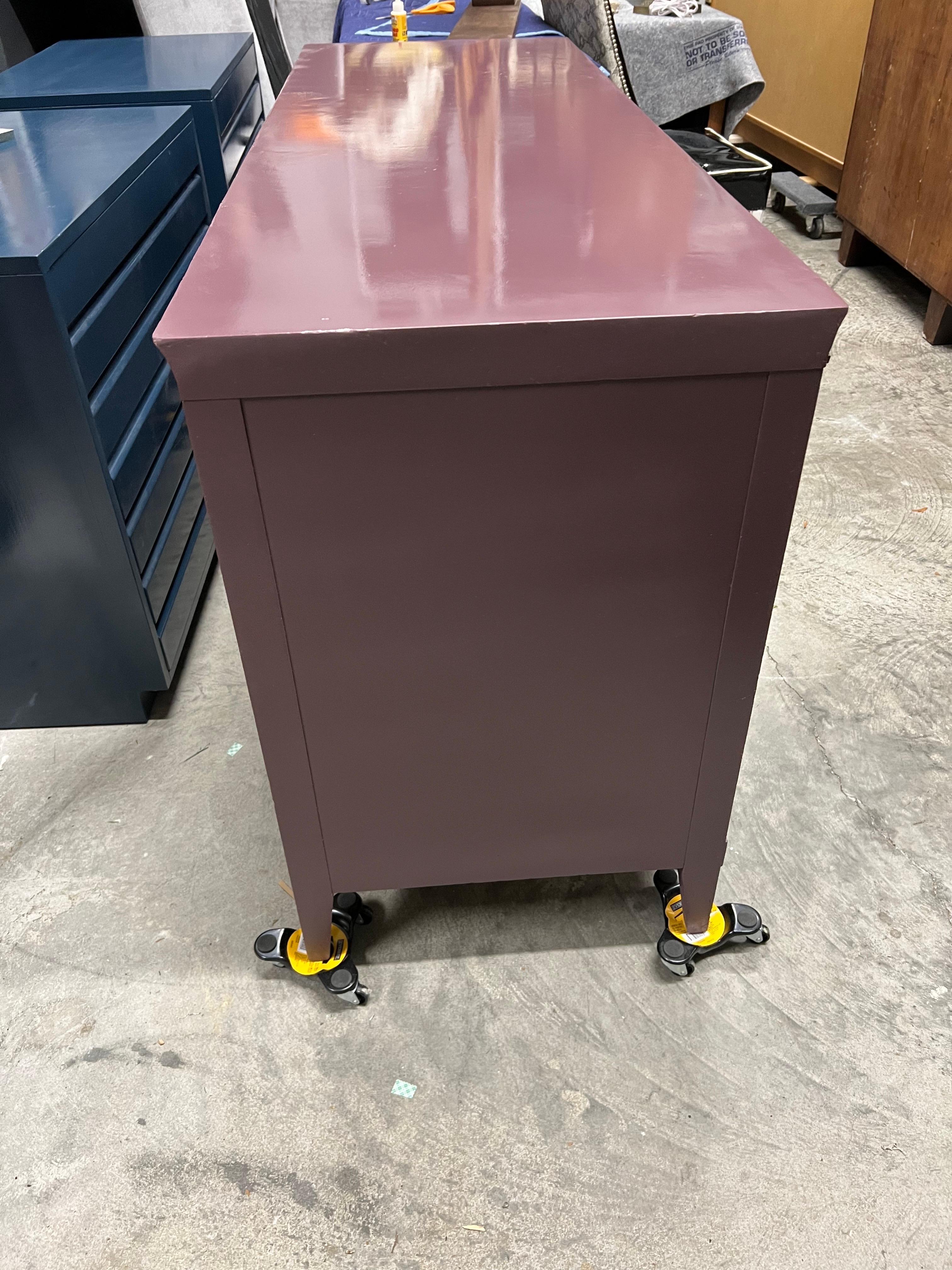 Farrow and Ball “Brinjal” Gloss Lacquered Drexel 9 Drawer Dresser In Good Condition In Charleston, SC