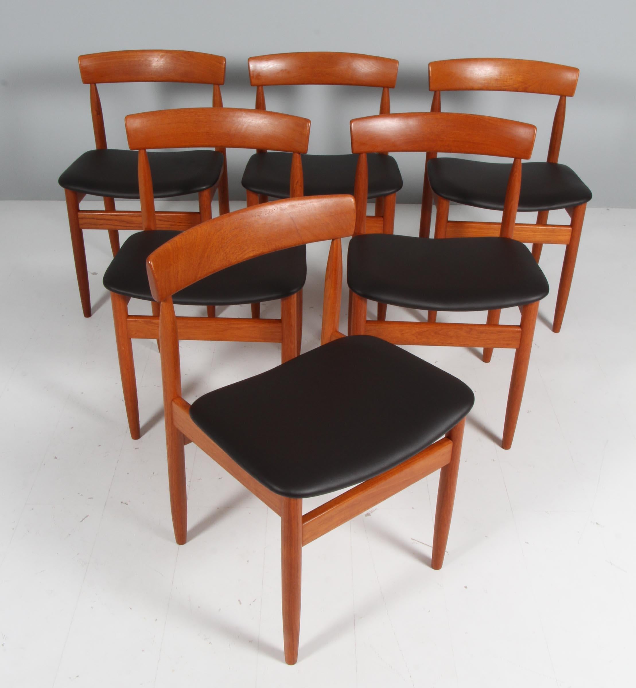 Farsø Stolefabrik set of six dining chairs in solid teak. New upholstered with dark brown Savanne leather from Arne Sørensen.

Made in Denmark in the 1960s