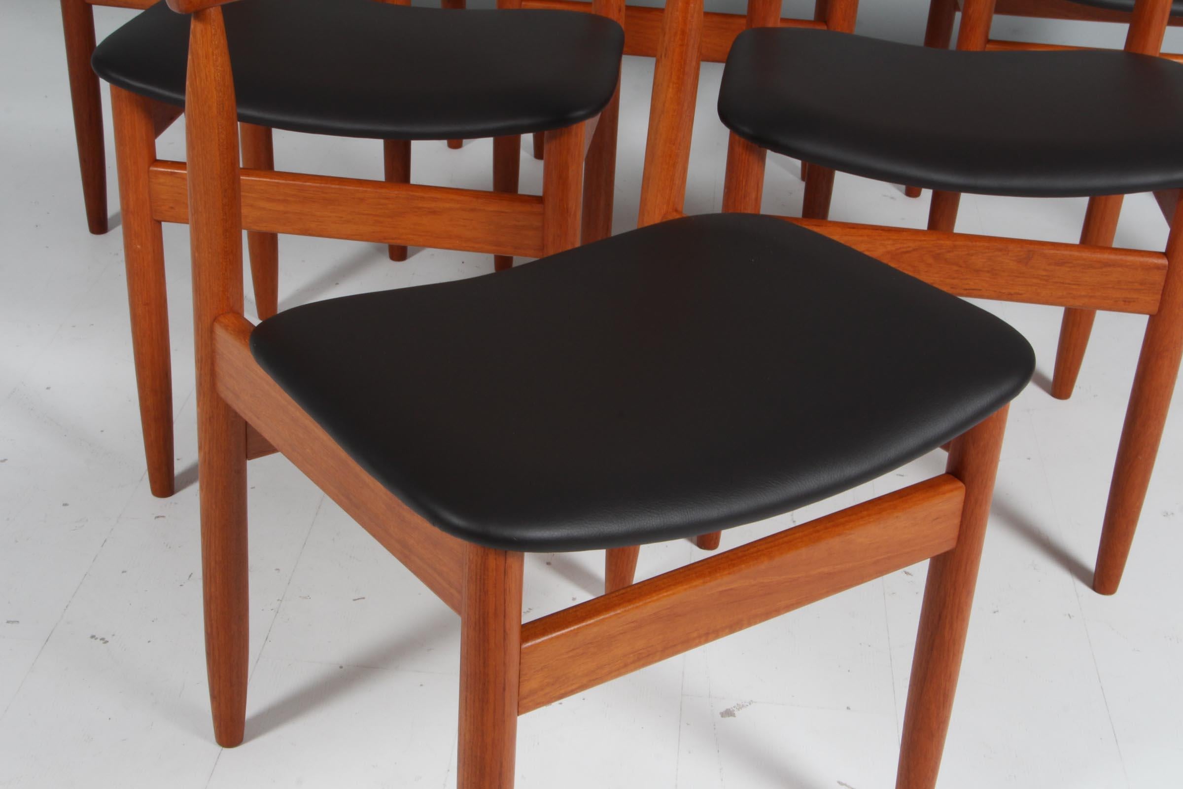 Scandinavian Modern Farsø Stolefabrik set of six dining chairs, teak and full grain leather. Denmark For Sale